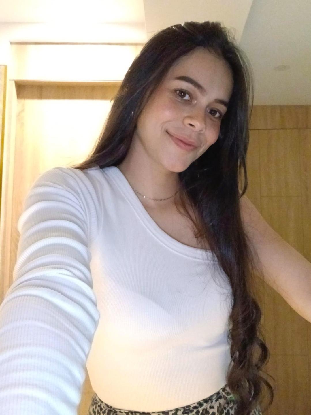 Image of cam model AlanaBlake from XloveCam