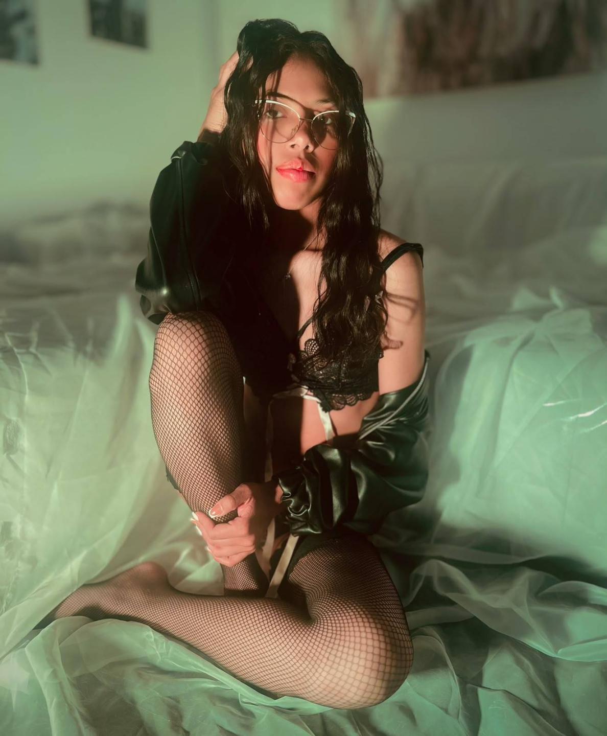 Image of cam model MelannieRousse from XloveCam