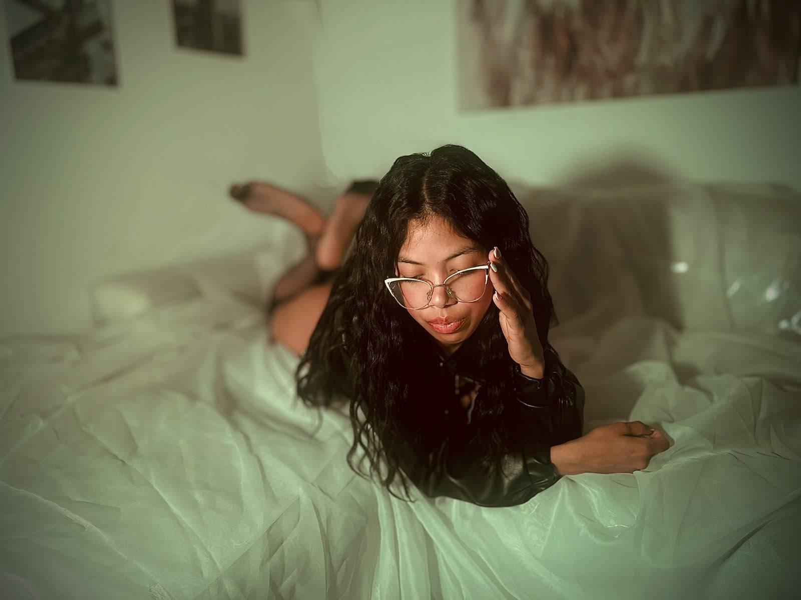 Image of cam model MelannieRousse from XloveCam