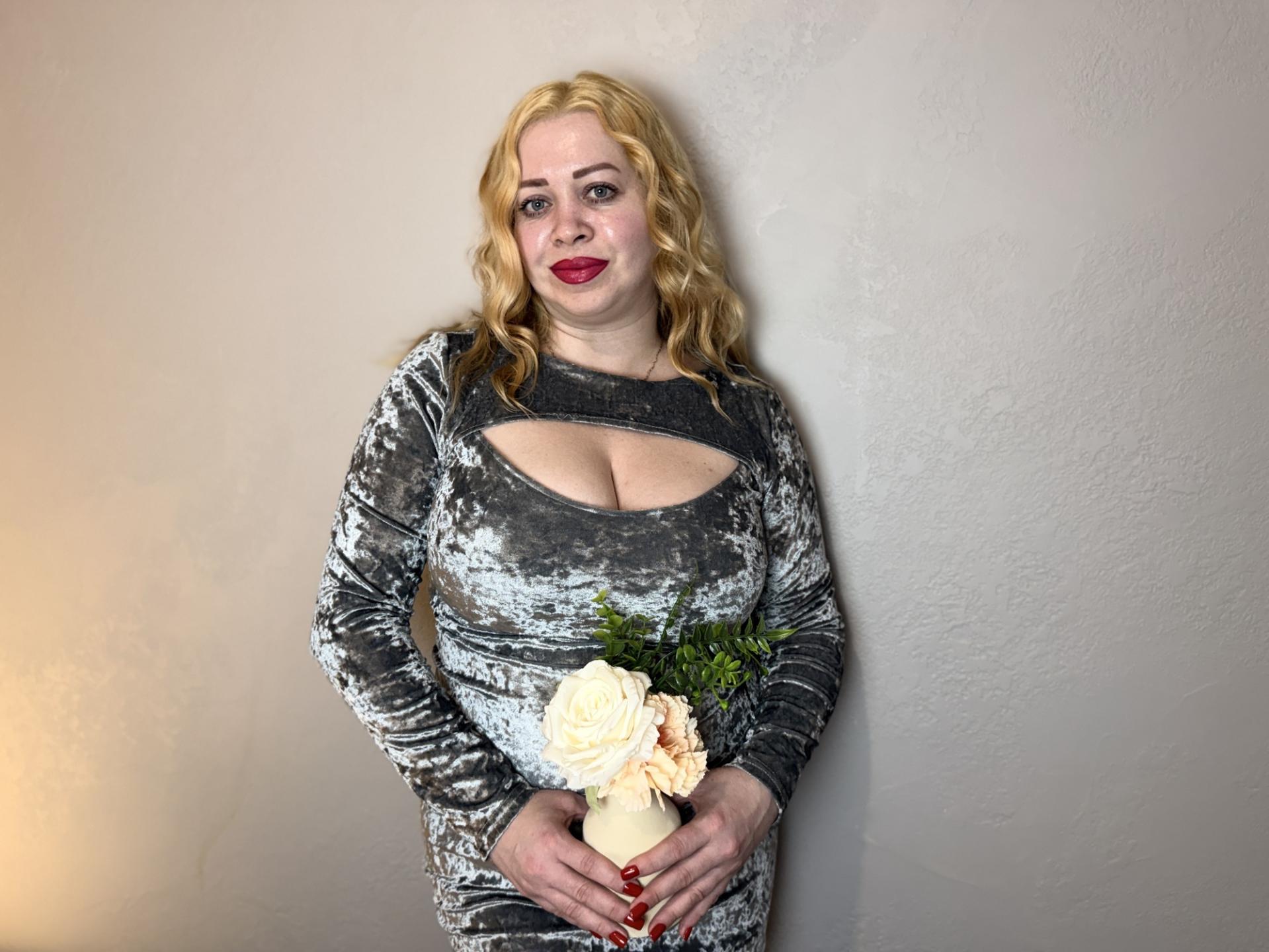 Image of cam model OliviaVerr from XloveCam