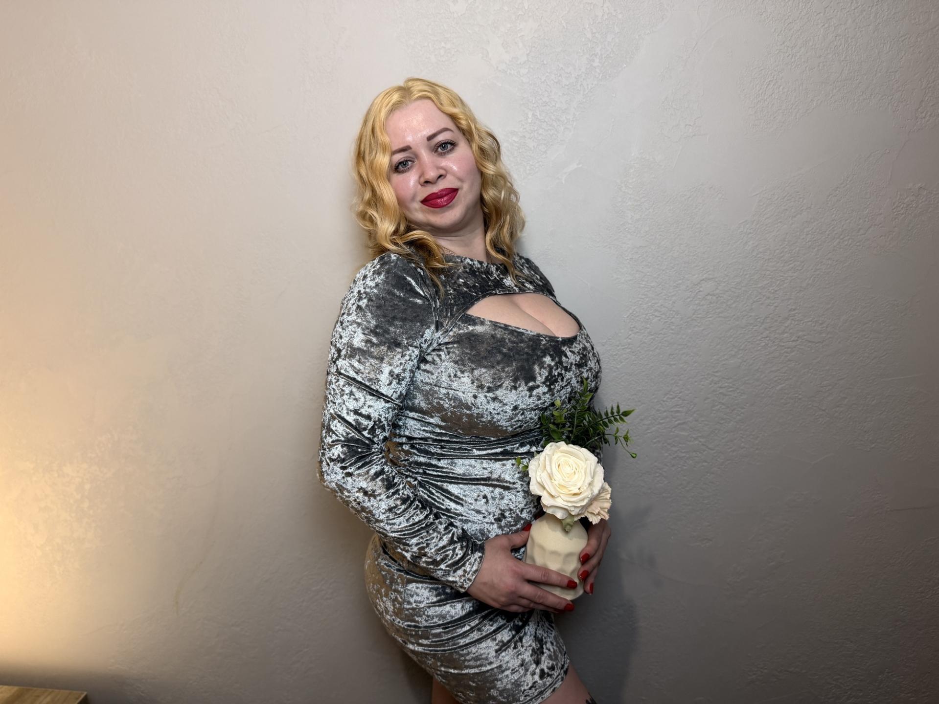 Image of cam model OliviaVerr from XloveCam