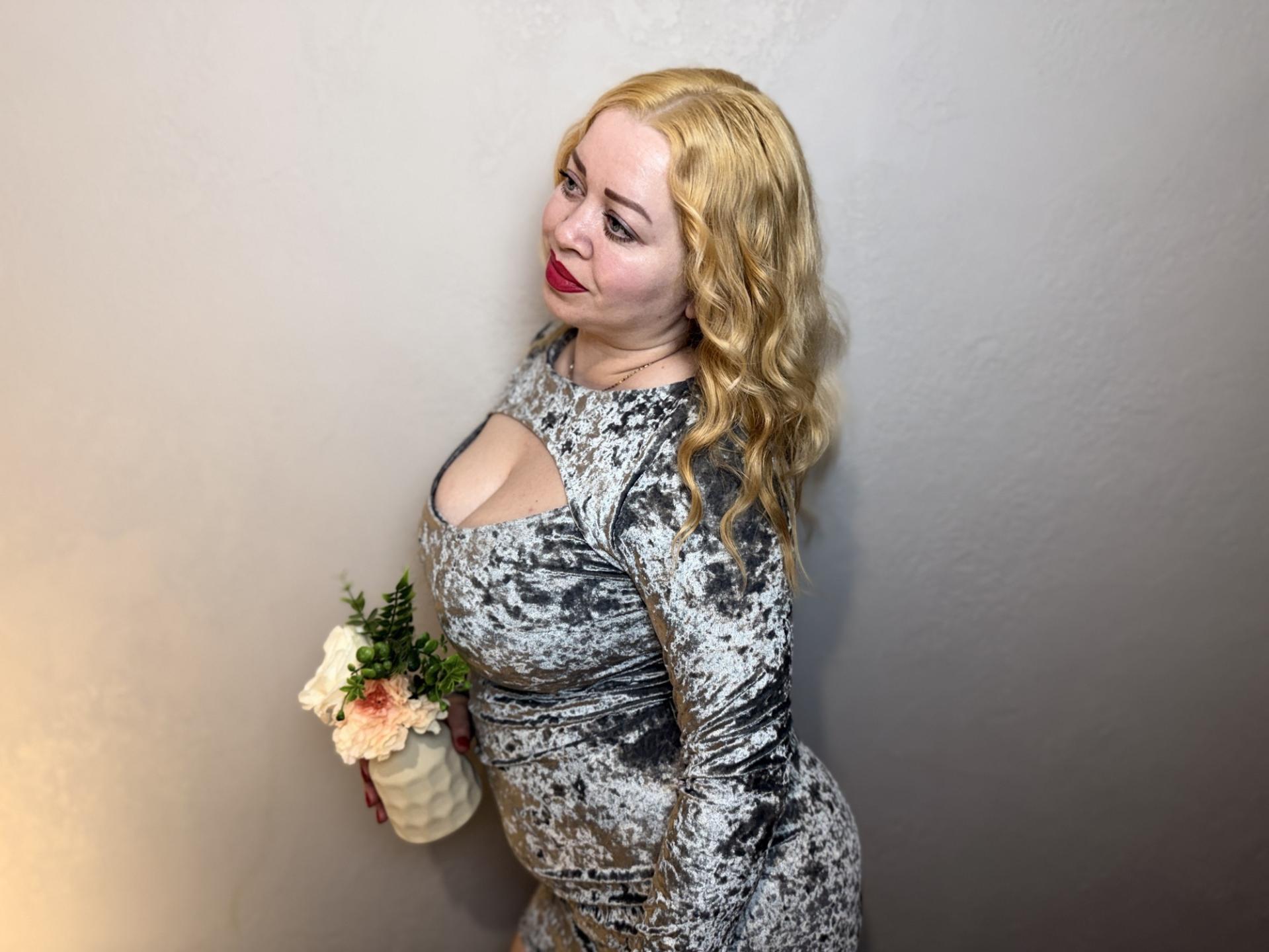 Image of cam model OliviaVerr from XloveCam