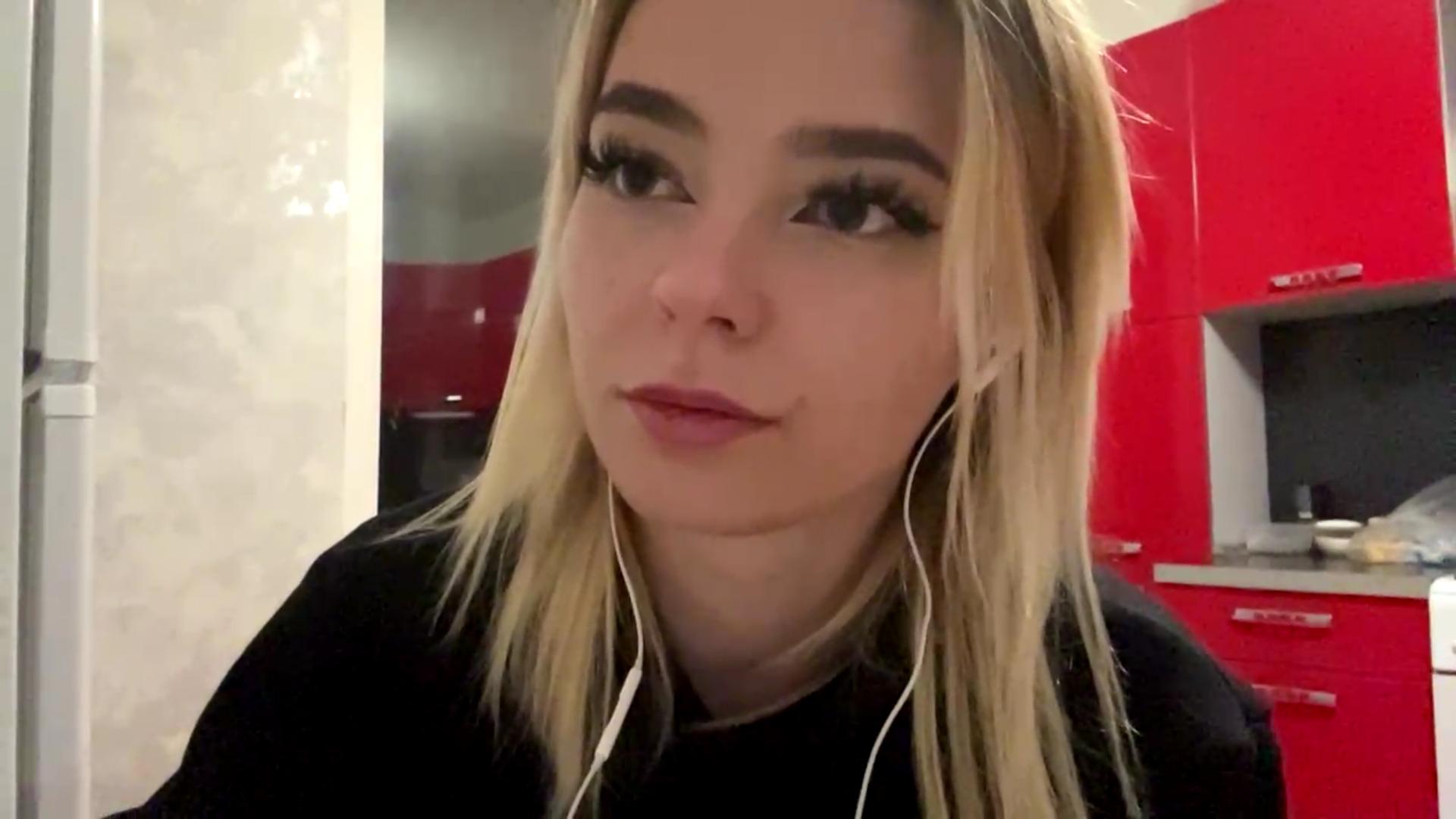 Image of cam model AdrieneDegennaro from XloveCam