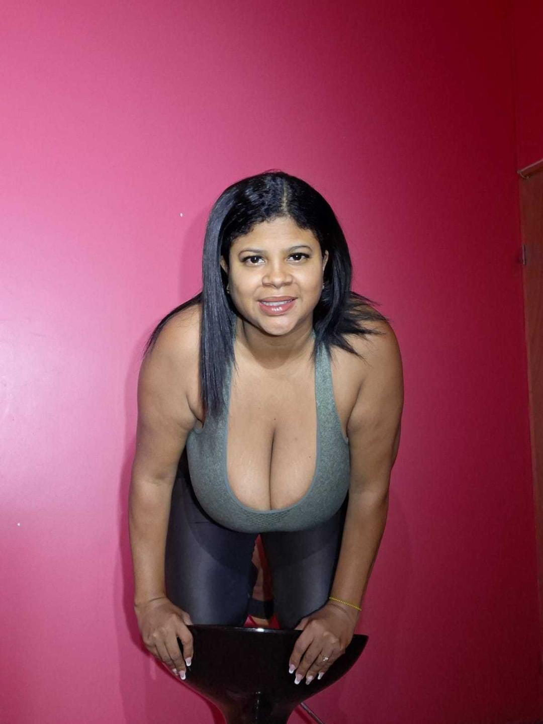 Image of cam model NaughtyPlusSizeGoddess from XloveCam