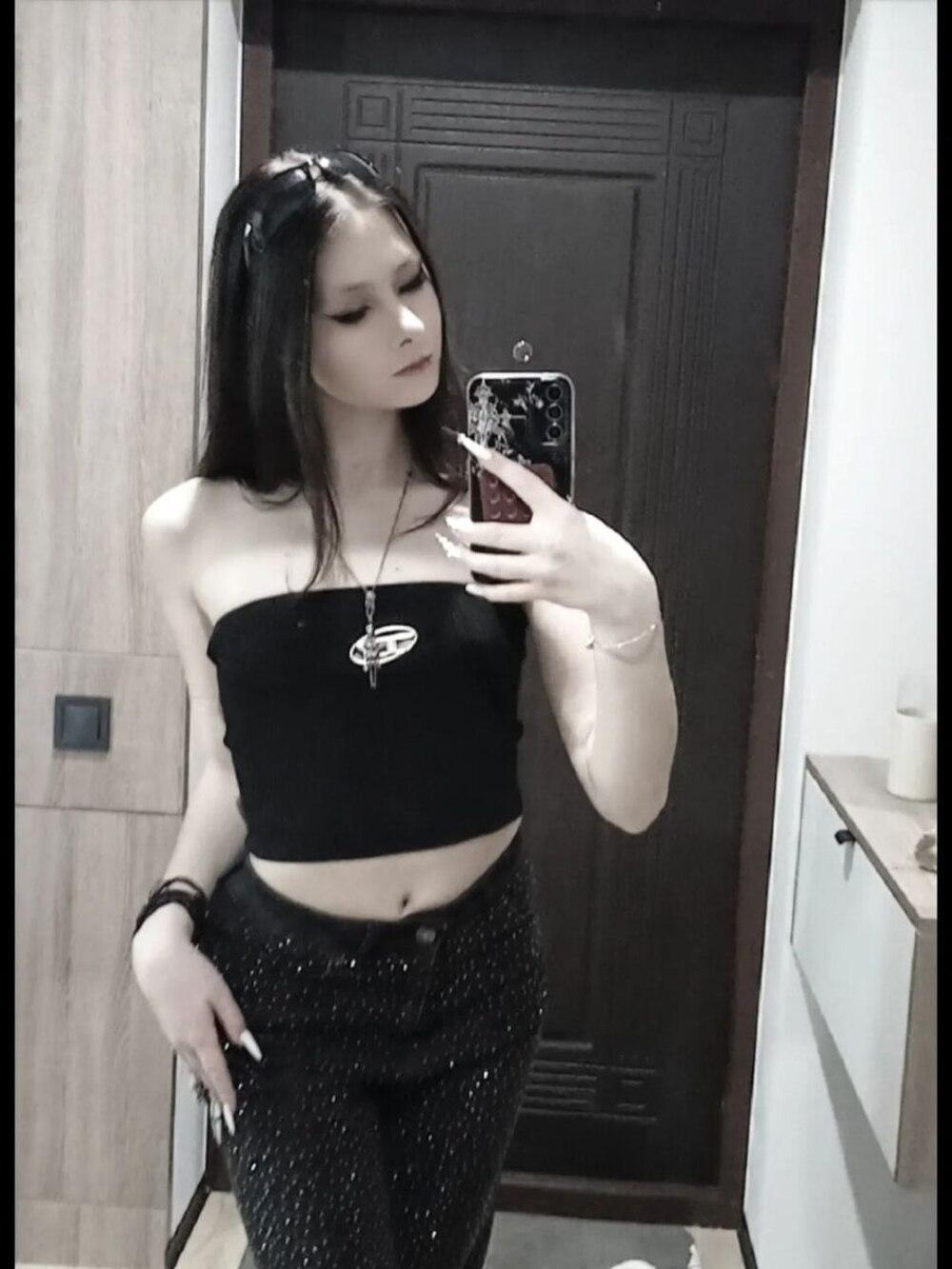 Image of cam model VenusTorpey from XloveCam