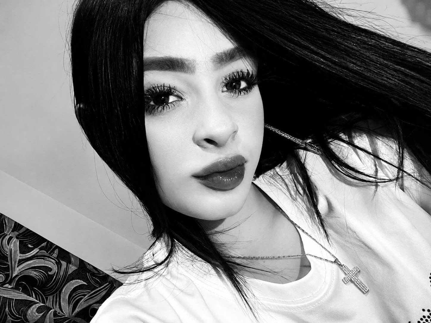 Image of cam model MilyLiams from XloveCam