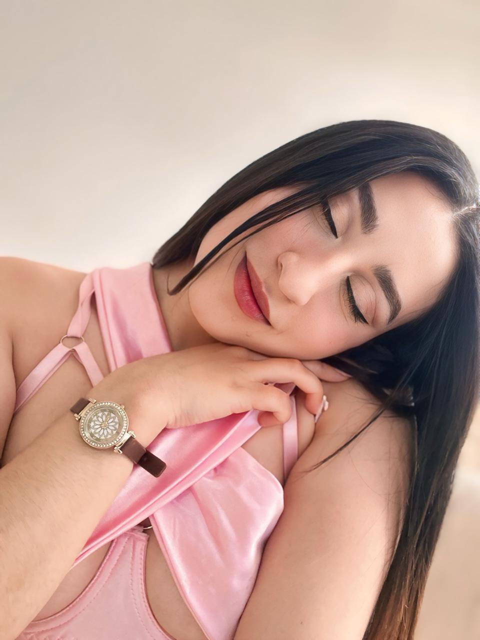 Image of cam model SarahBlakee from XloveCam
