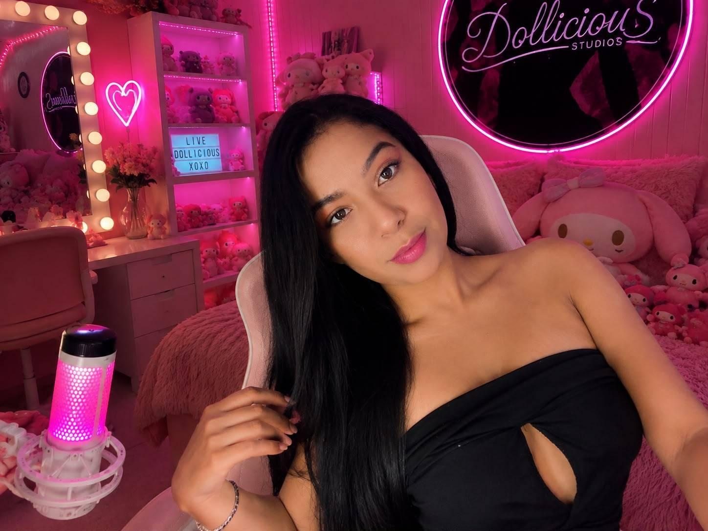 Image of cam model YasmineTapias from XloveCam
