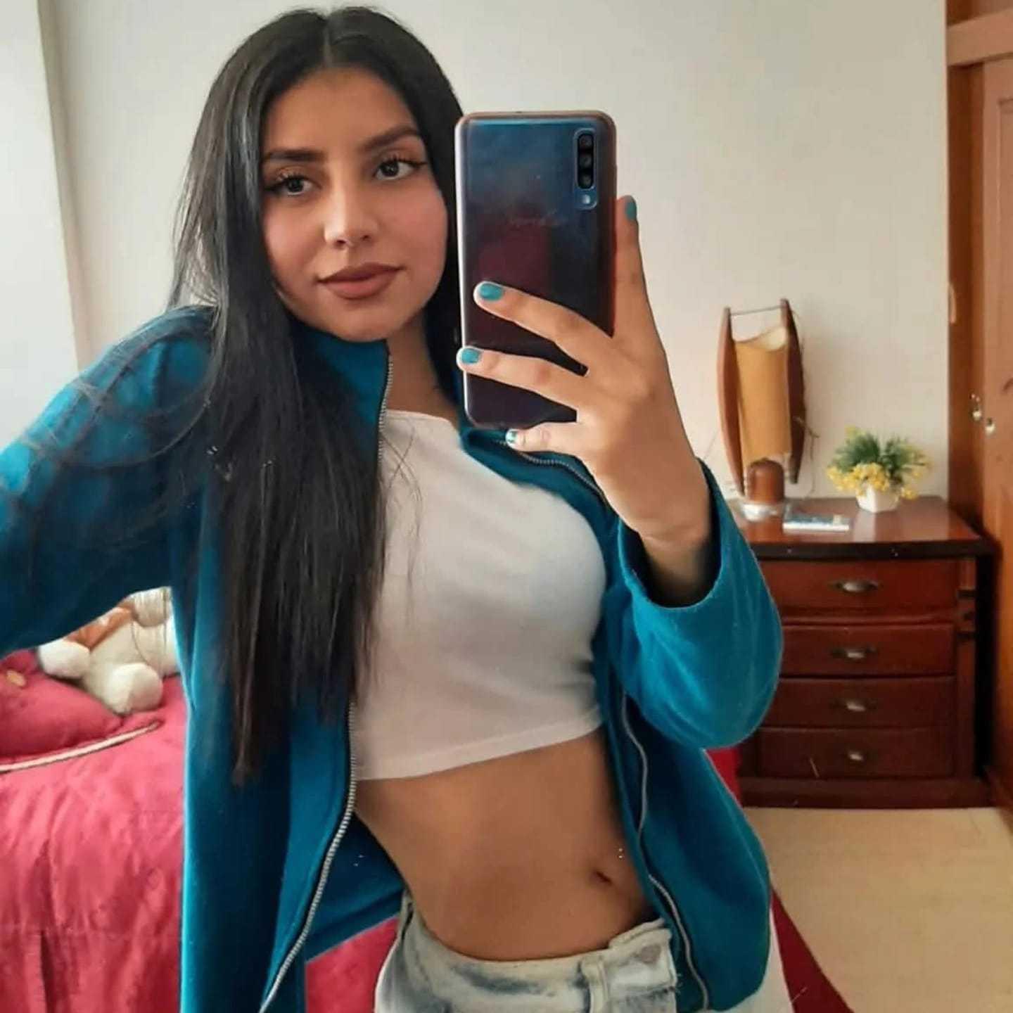 Image of cam model AntonellaFerro from XloveCam