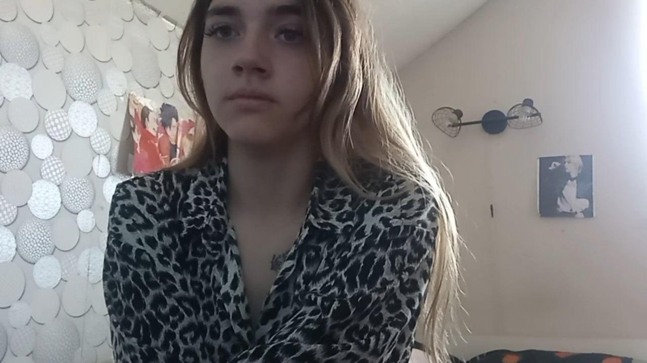 Image of cam model BessBetak from XloveCam