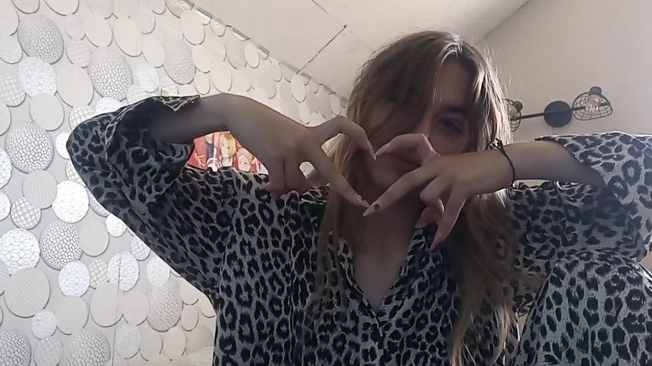 Image of cam model BessBetak from XloveCam
