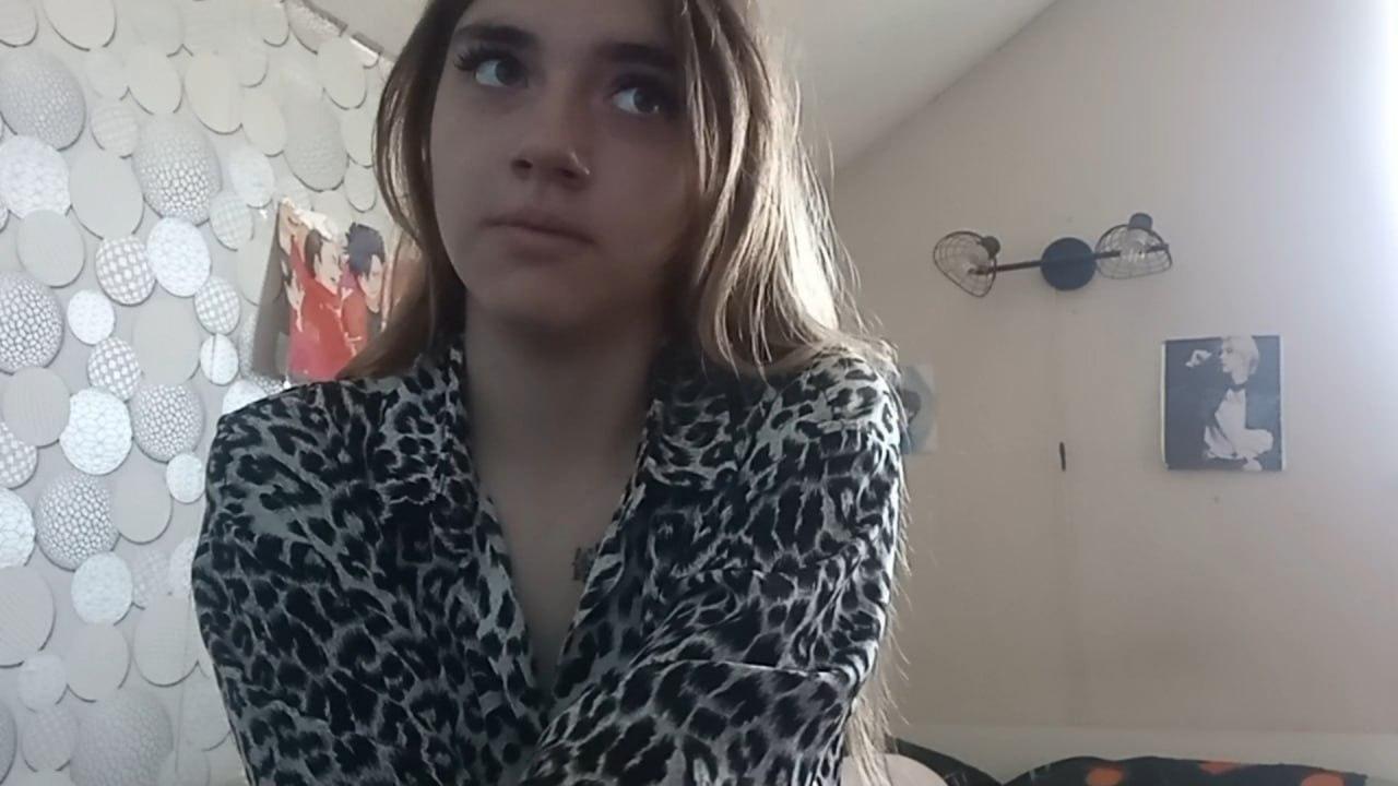 Image of cam model BessBetak from XloveCam