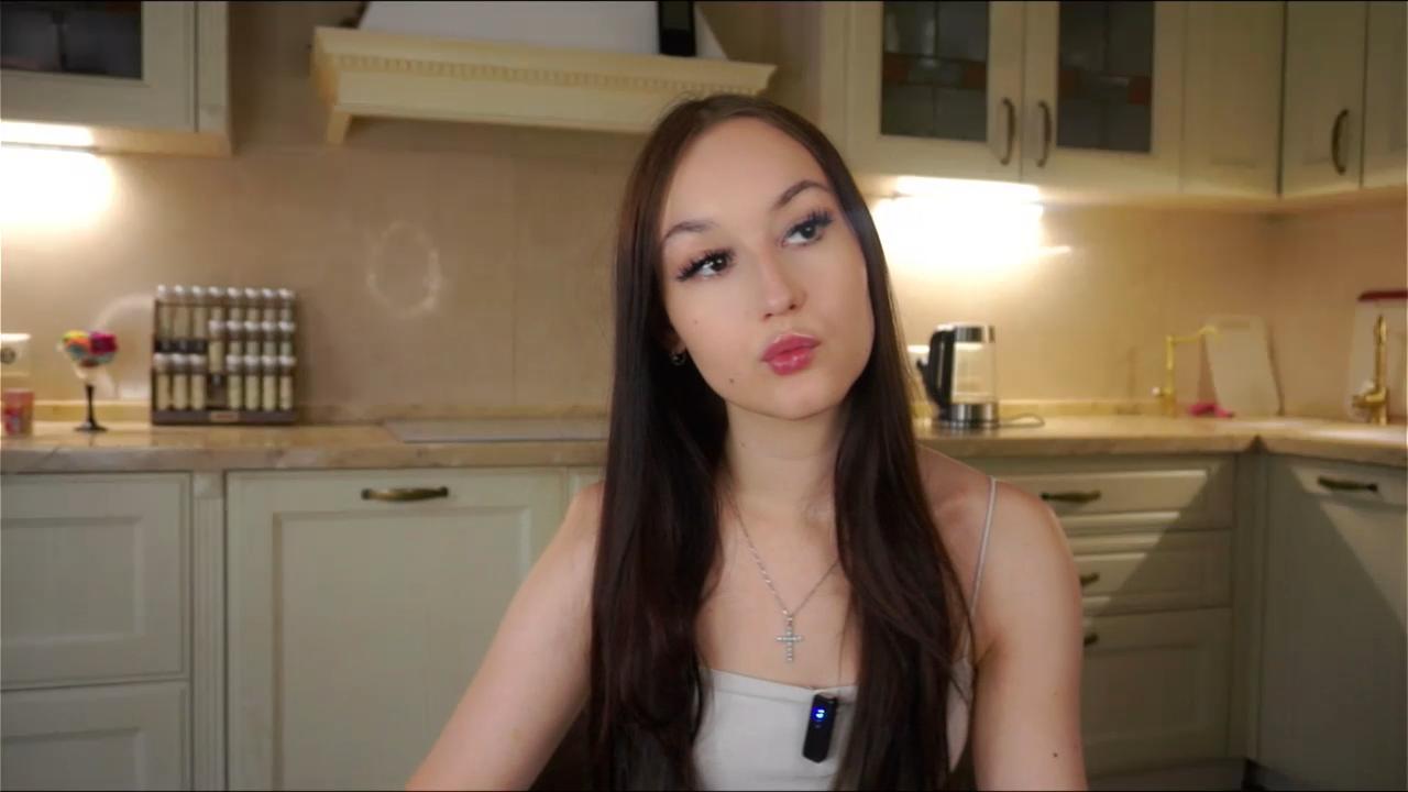 Image of cam model AnikaTrentz from XloveCam