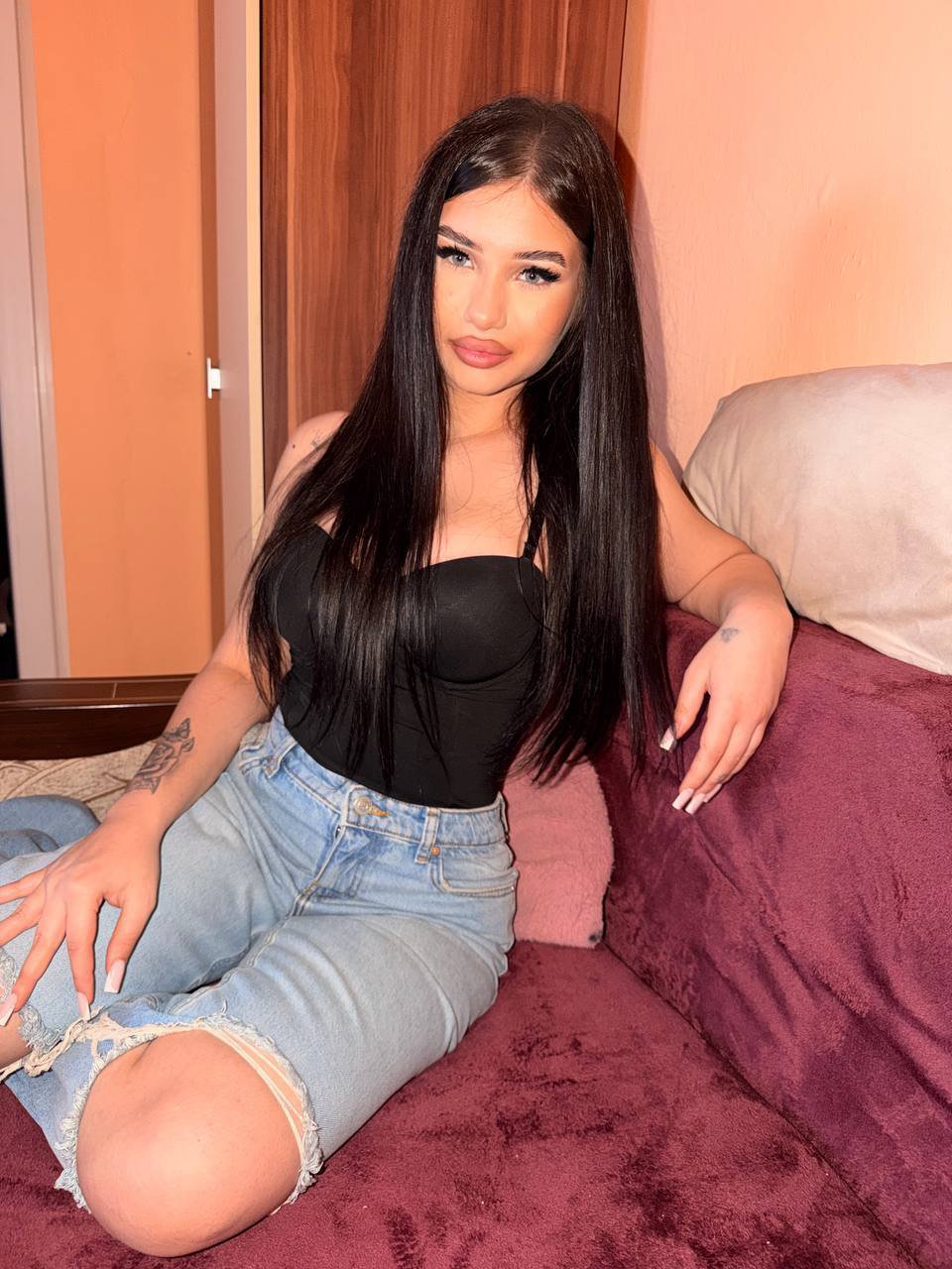 Image of cam model SkylaMoor from XloveCam
