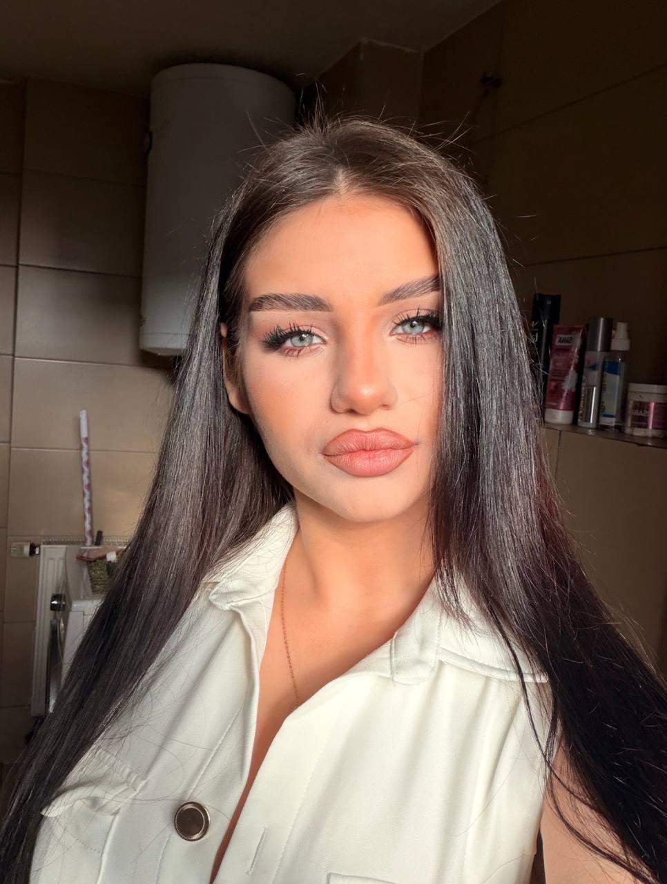 Image of cam model SkylaMoor from XloveCam