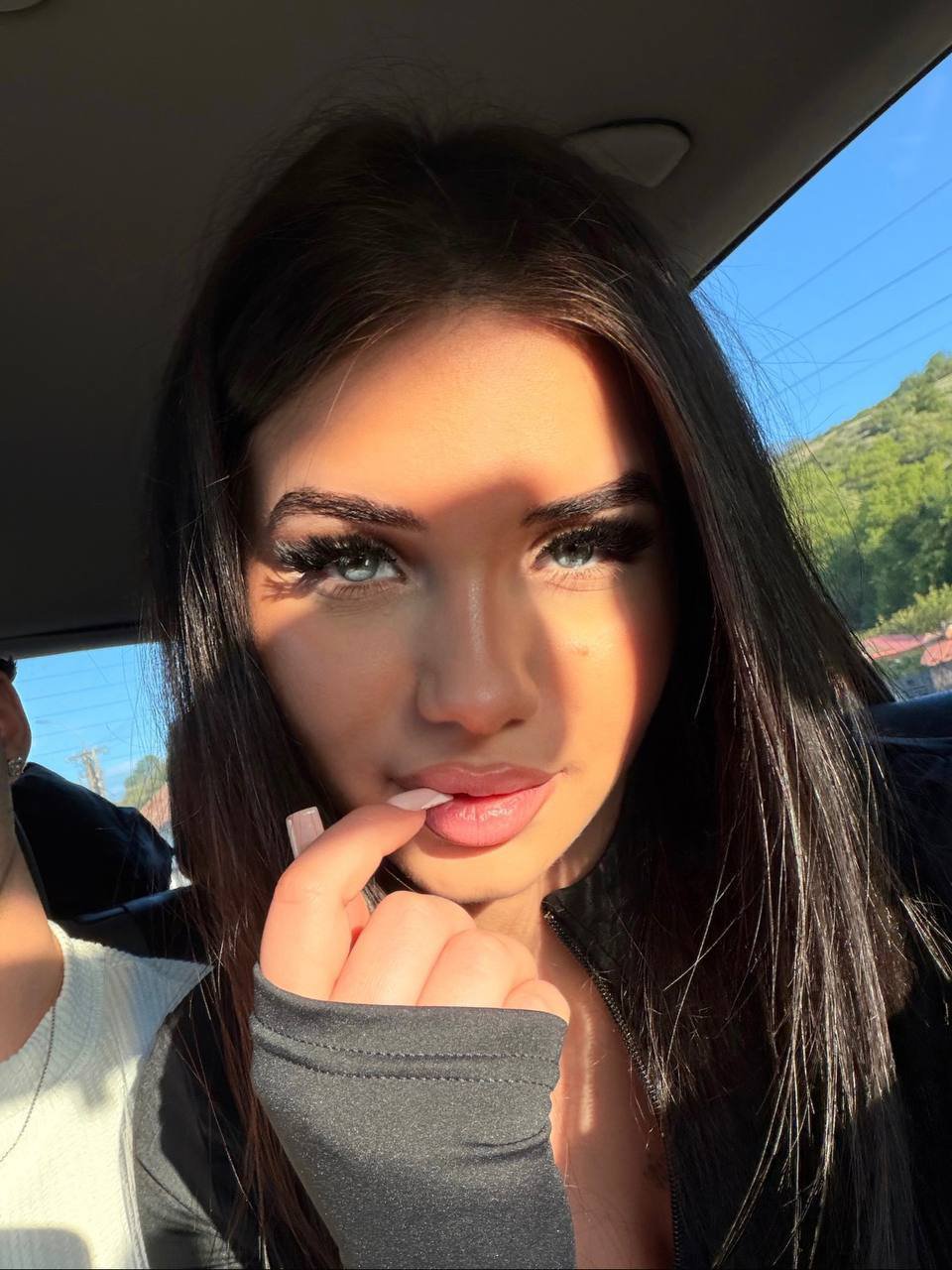 Image of cam model SkylaMoor from XloveCam