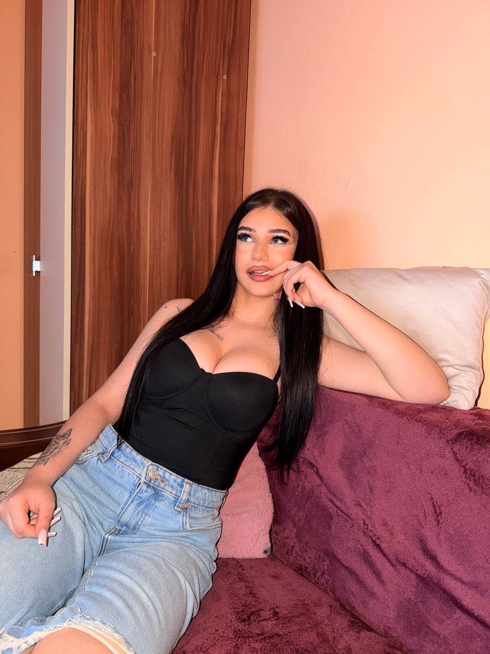 Image of cam model SkylaMoor from XloveCam