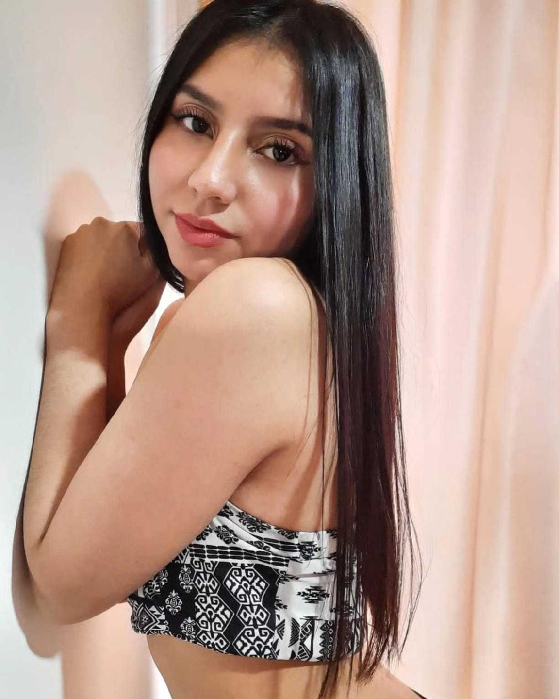 Image of cam model AntonellaFerro from XloveCam