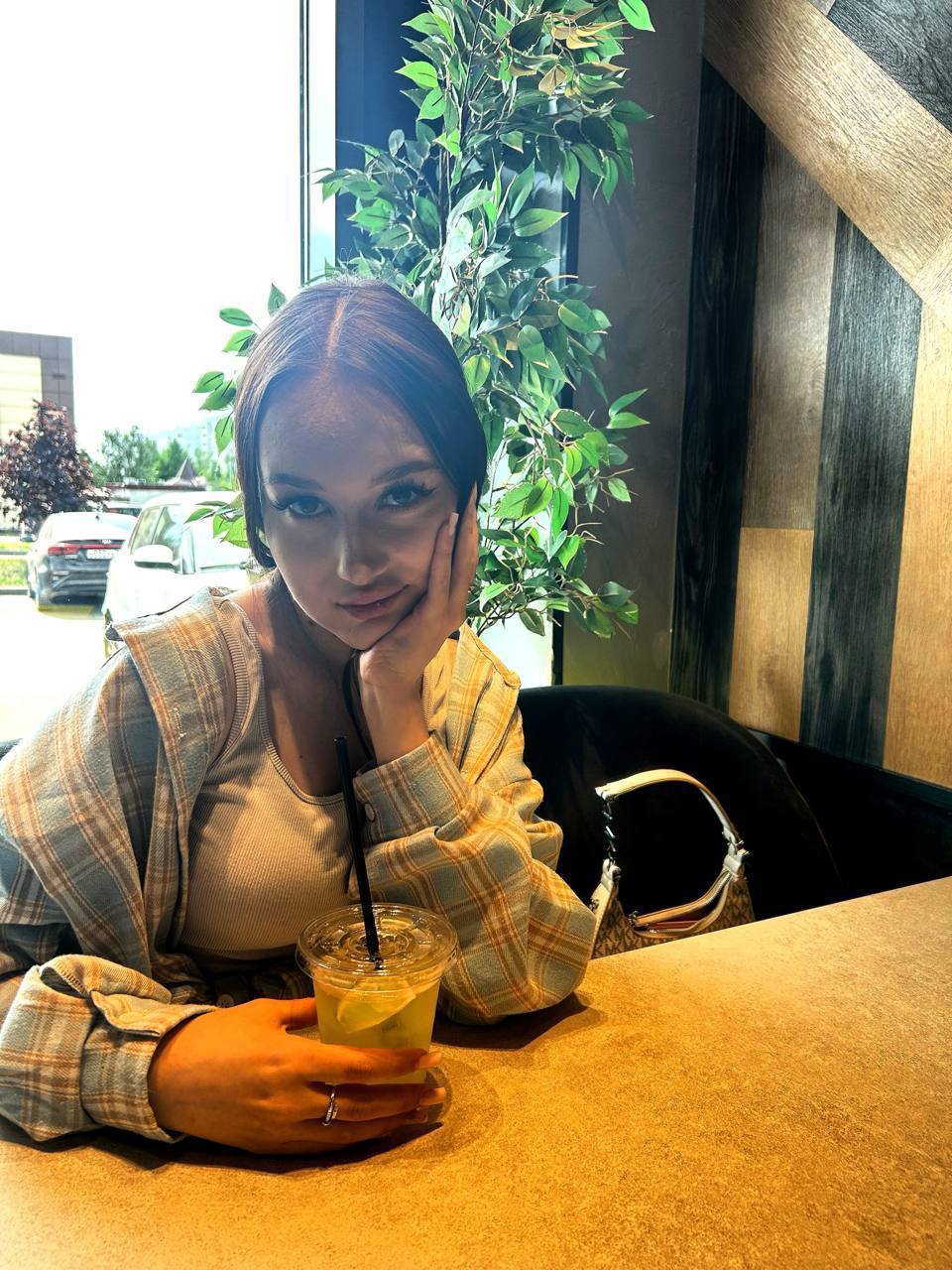 Image of cam model AnikaTrentz from XloveCam