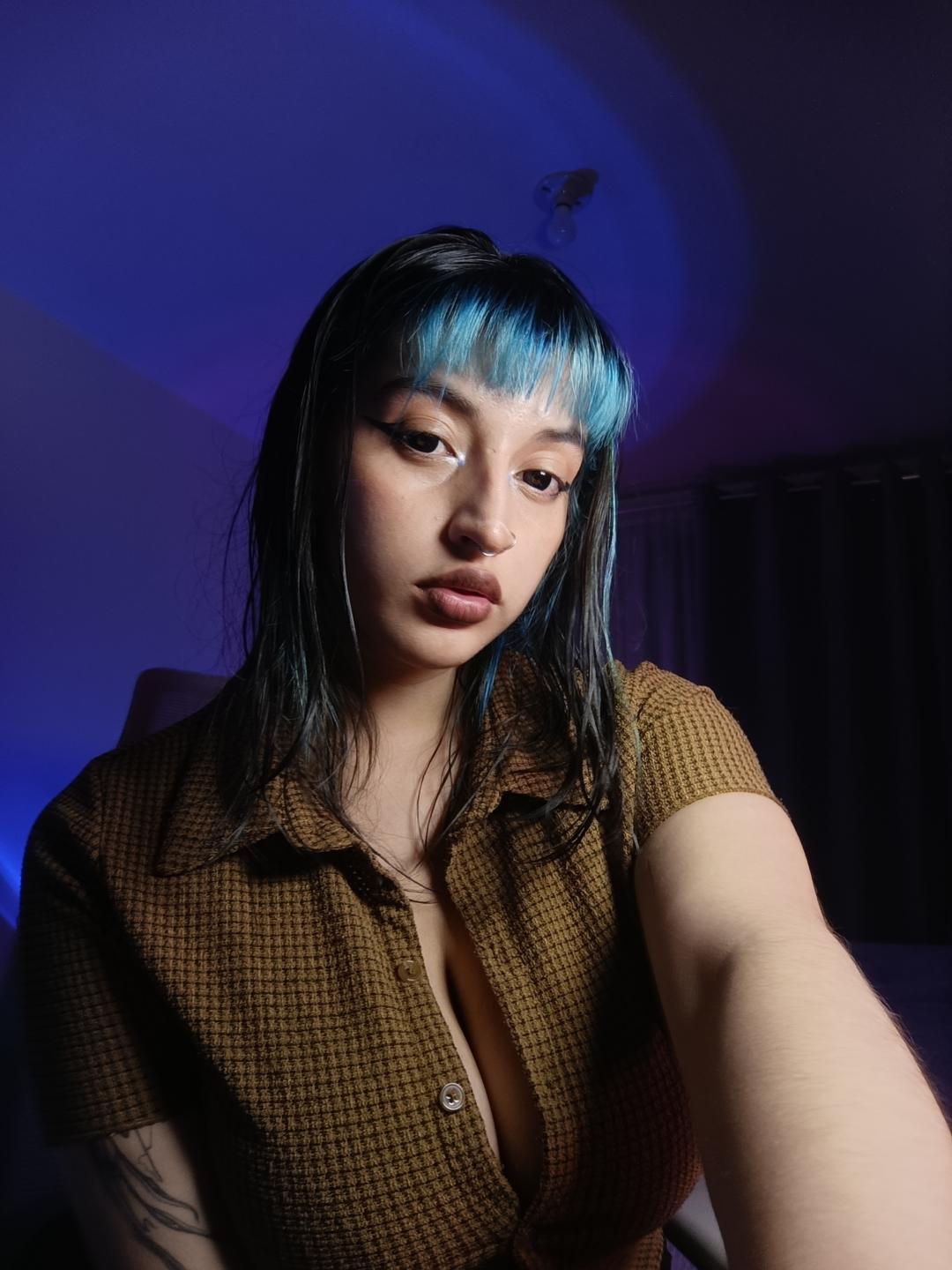 Image of cam model CatBleu from XloveCam