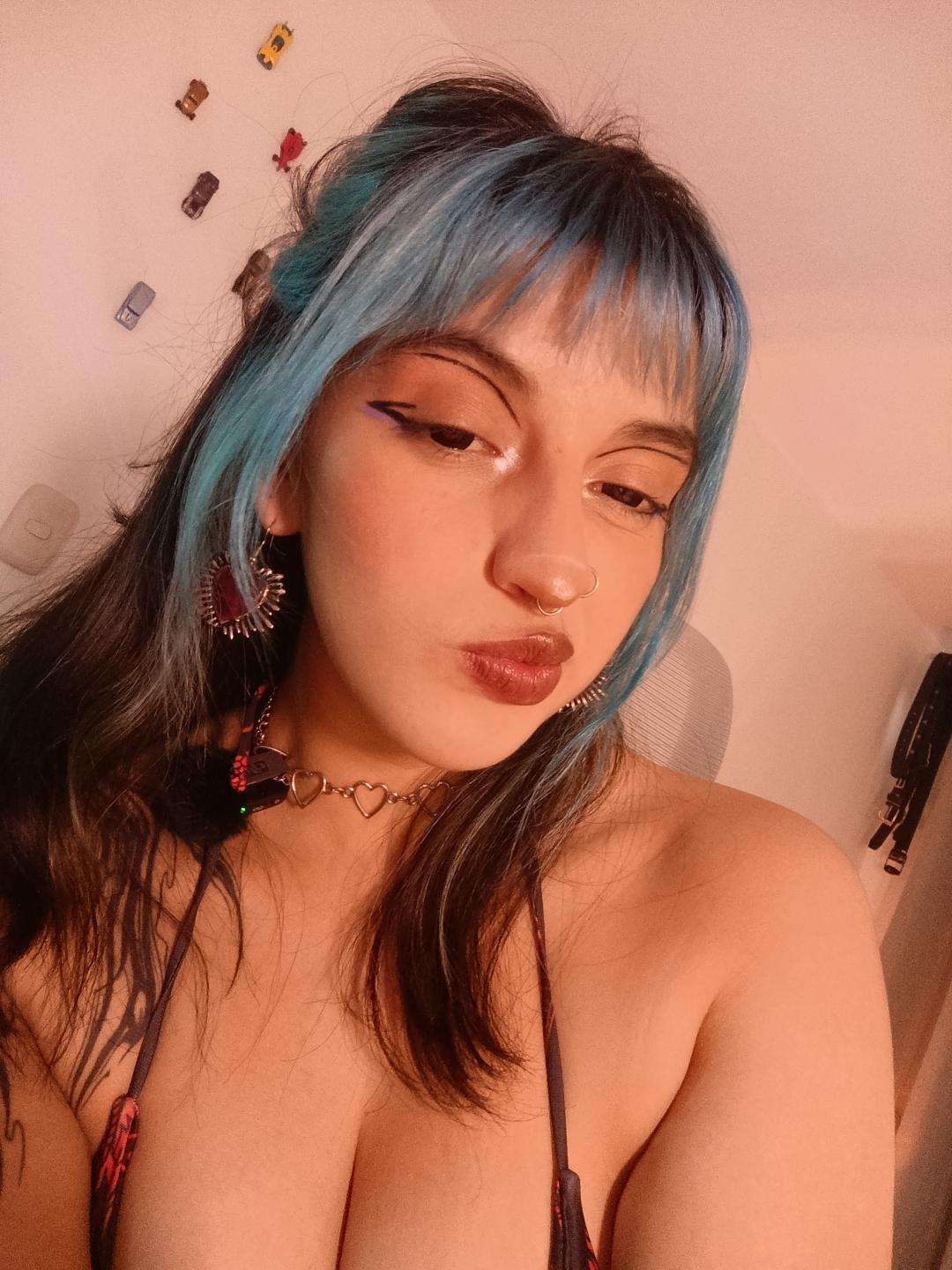 Image of cam model CatBleu from XloveCam