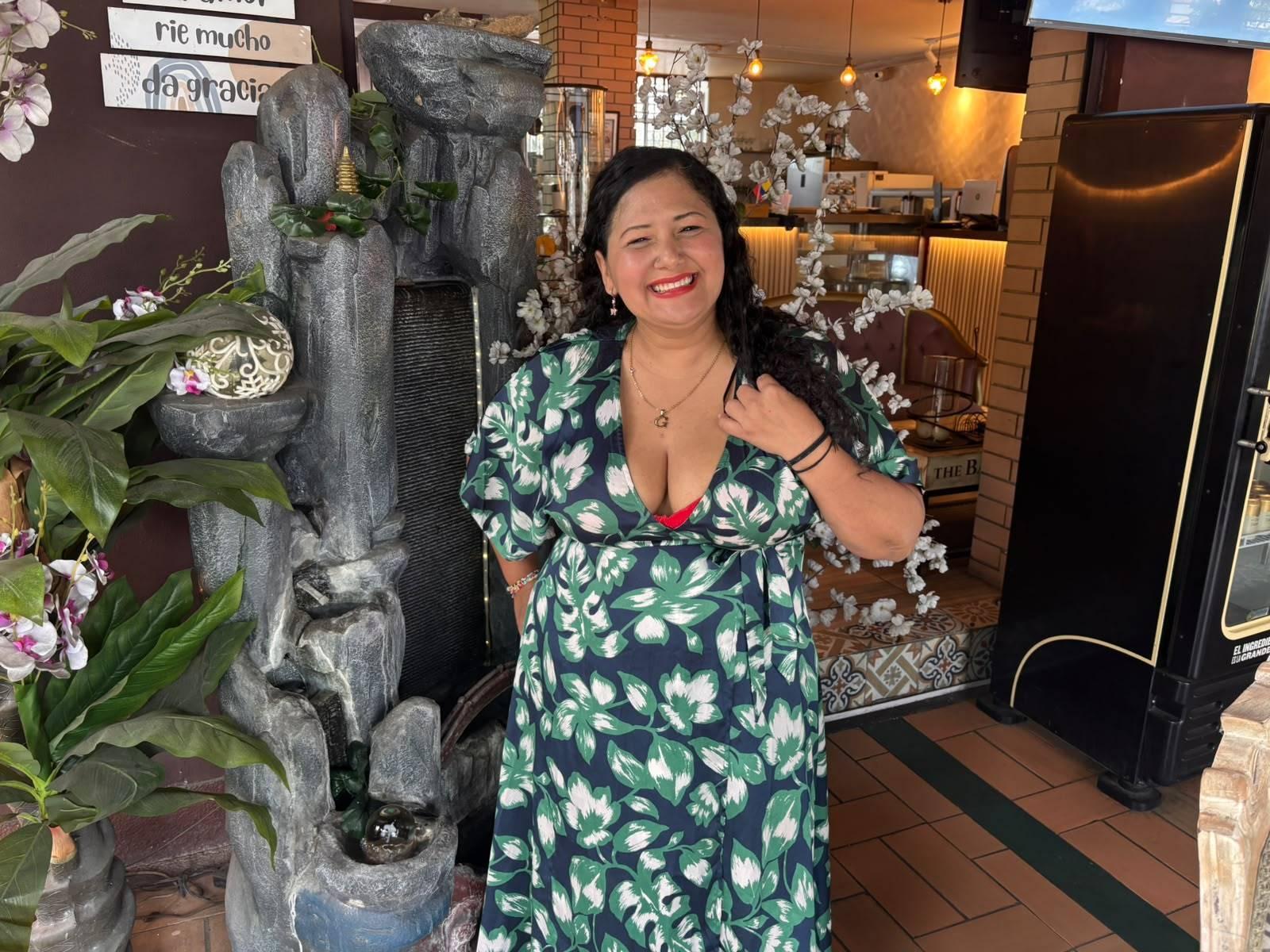 Image of cam model GenesisMontenegro from XloveCam