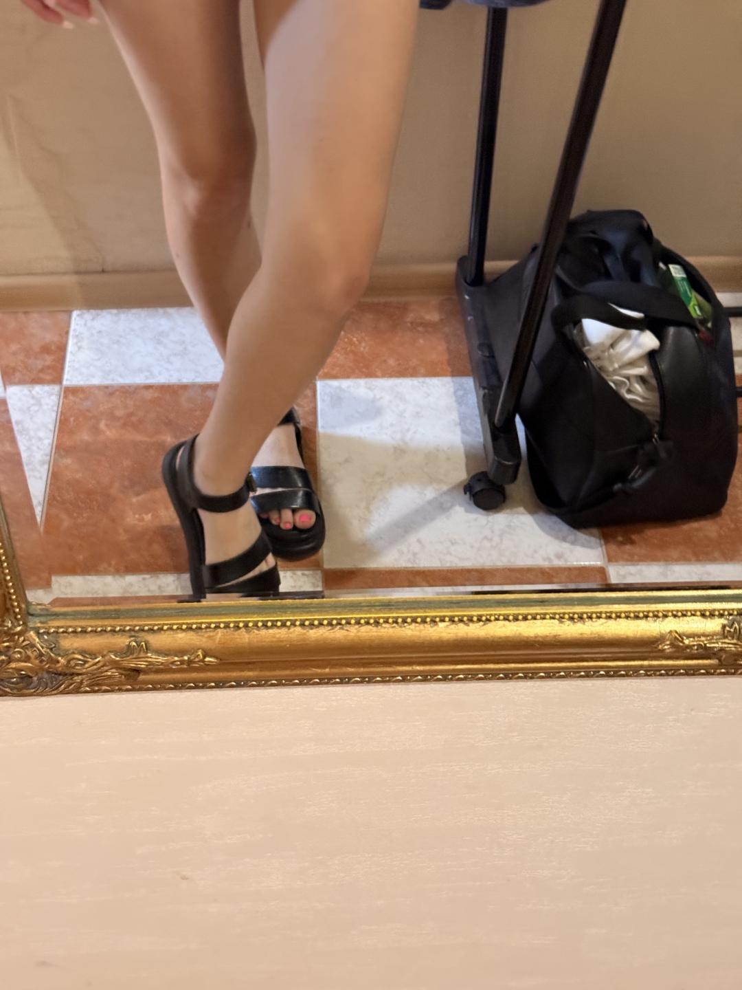 Image of cam model EmmaNoa from XloveCam