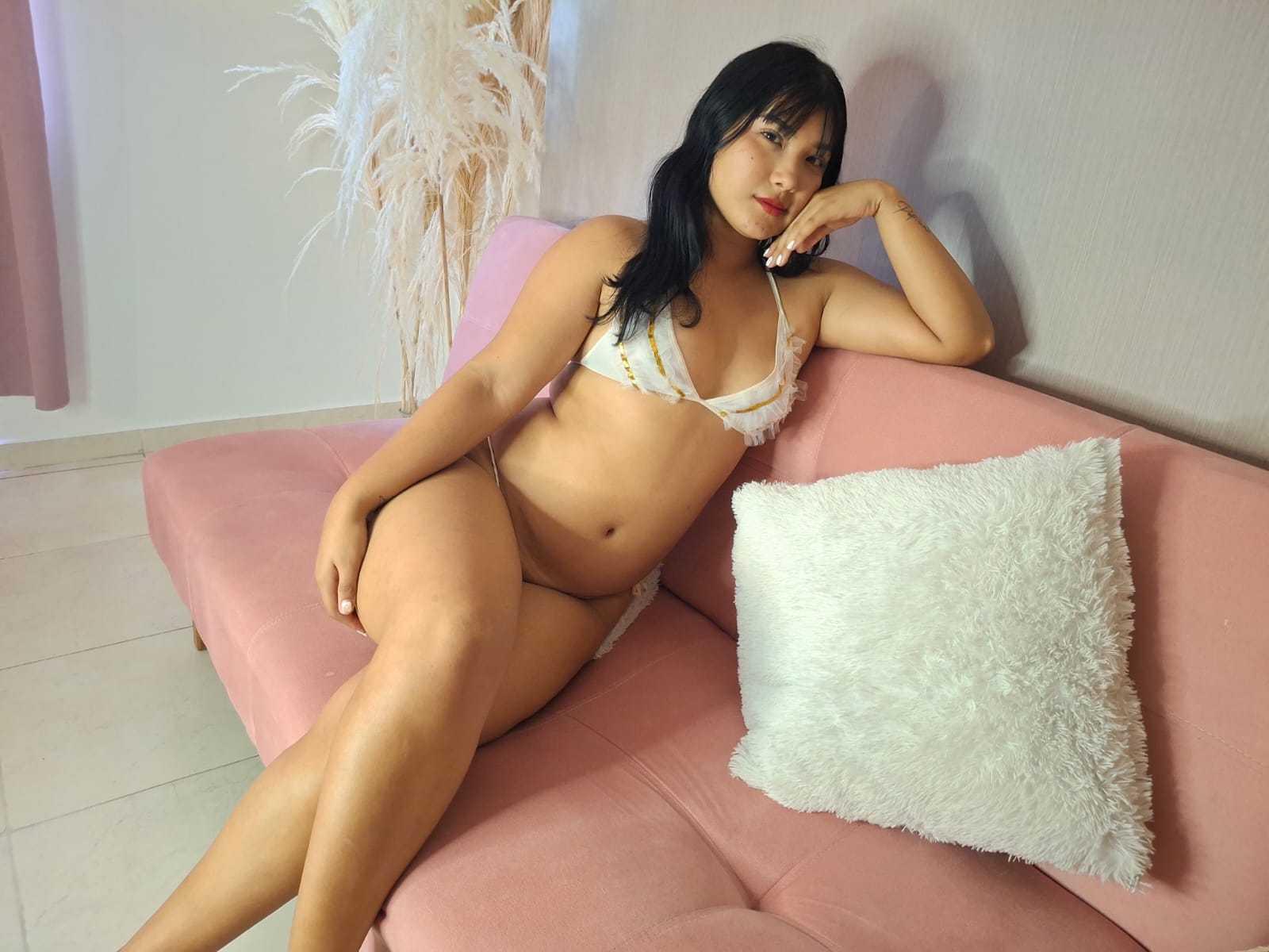 Image of cam model AlejaMiller from XloveCam