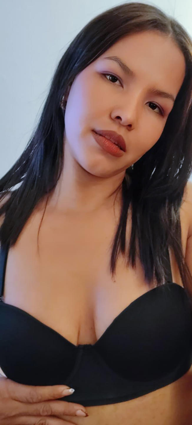 Image of cam model Delilath from XloveCam