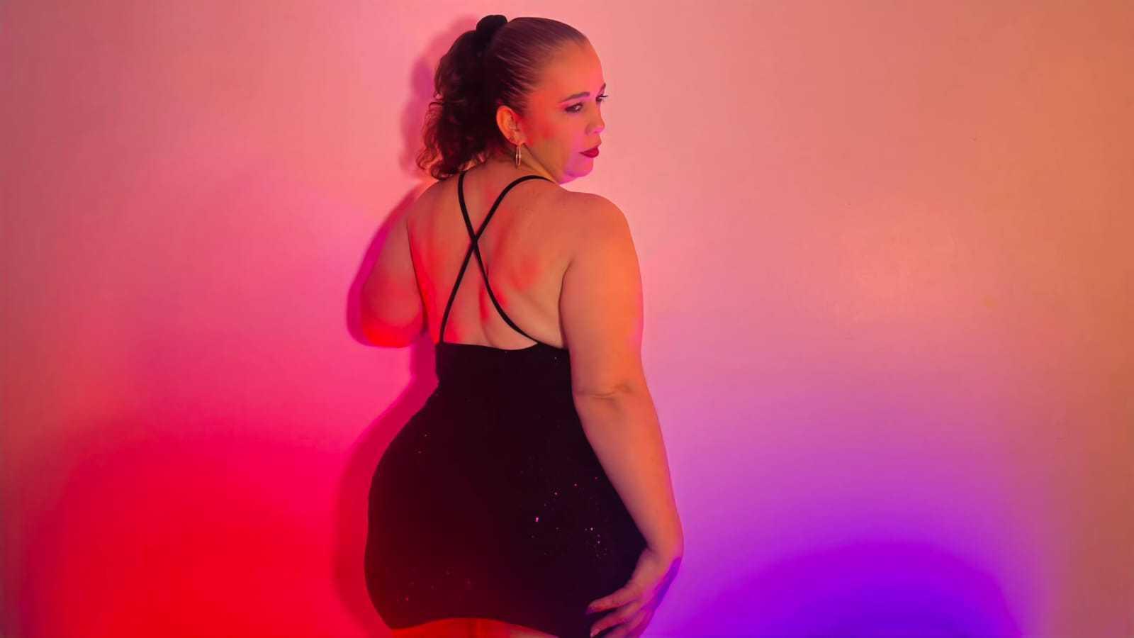 Image of cam model MirandaDelacroix from XloveCam
