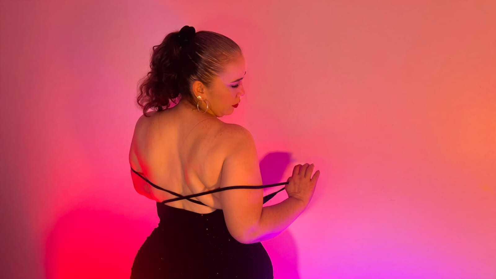 Image of cam model MirandaDelacroix from XloveCam