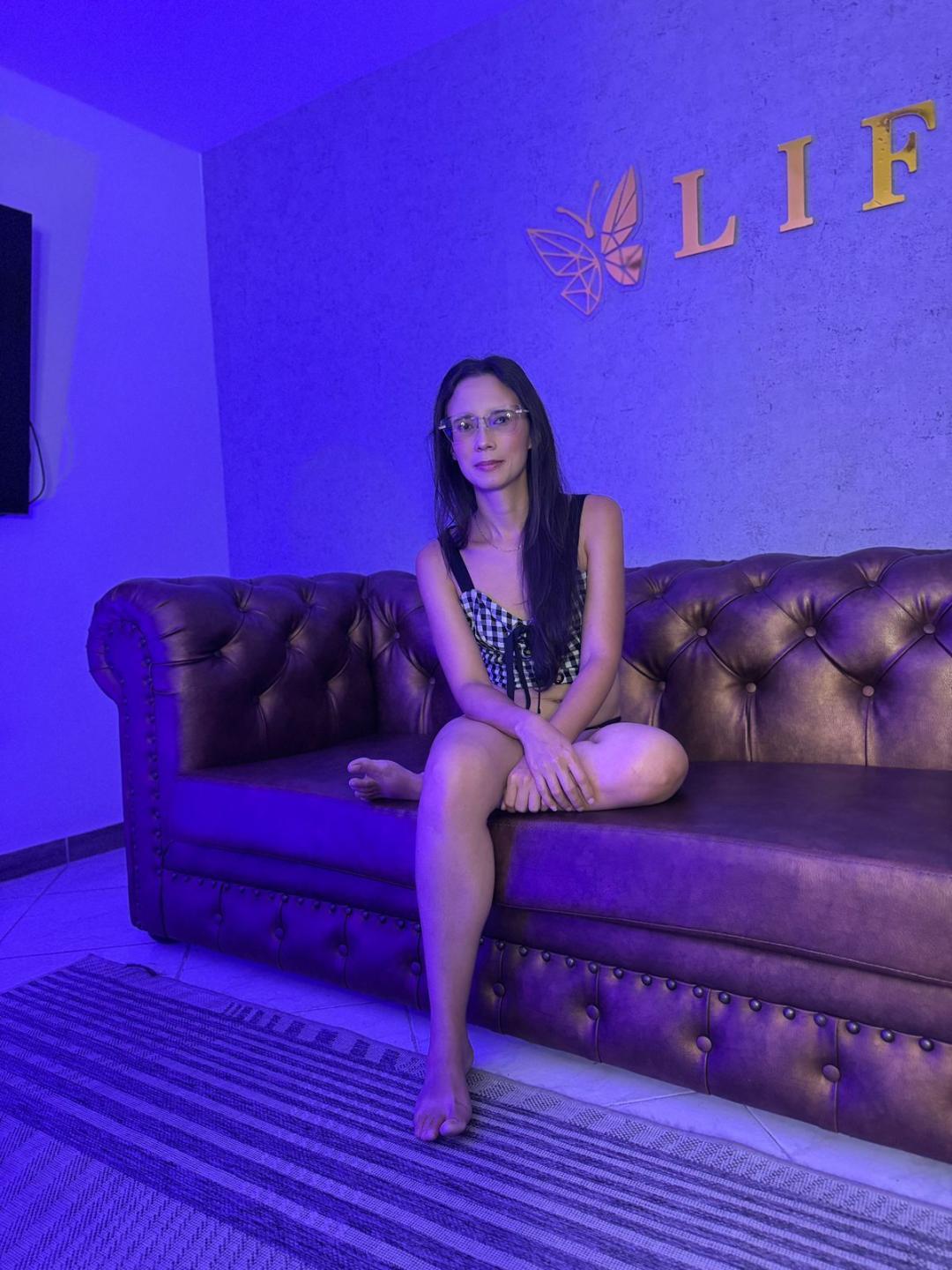 Image of cam model IsabellaaSmith from XloveCam