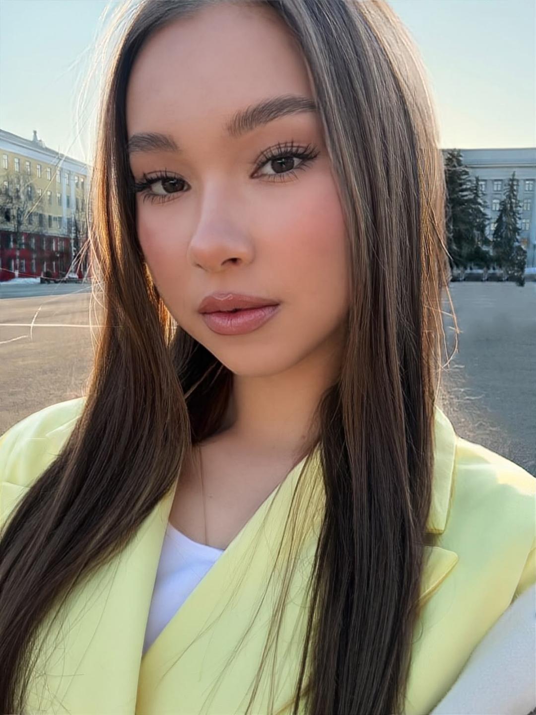 Image of cam model DiaHalaby from XloveCam