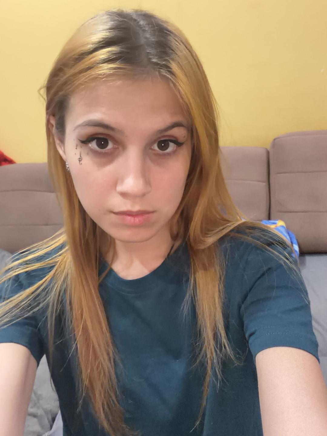 Image of cam model EsterLagreca from XloveCam