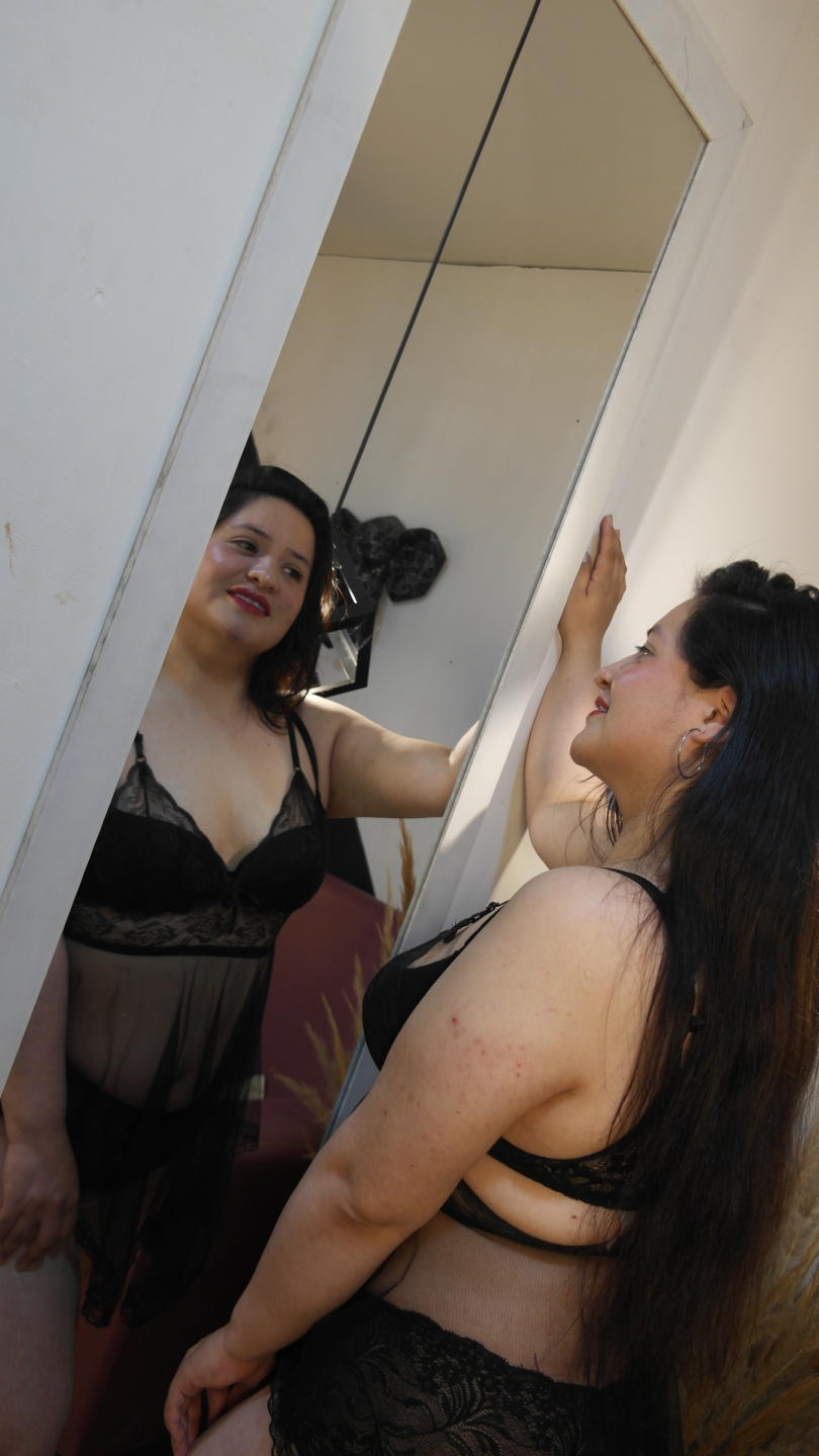 Image of cam model LauraCastillox from XloveCam