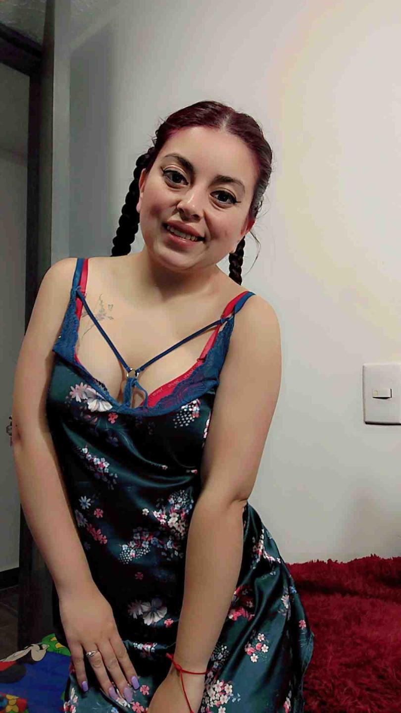 Image of cam model Dannazv from XloveCam