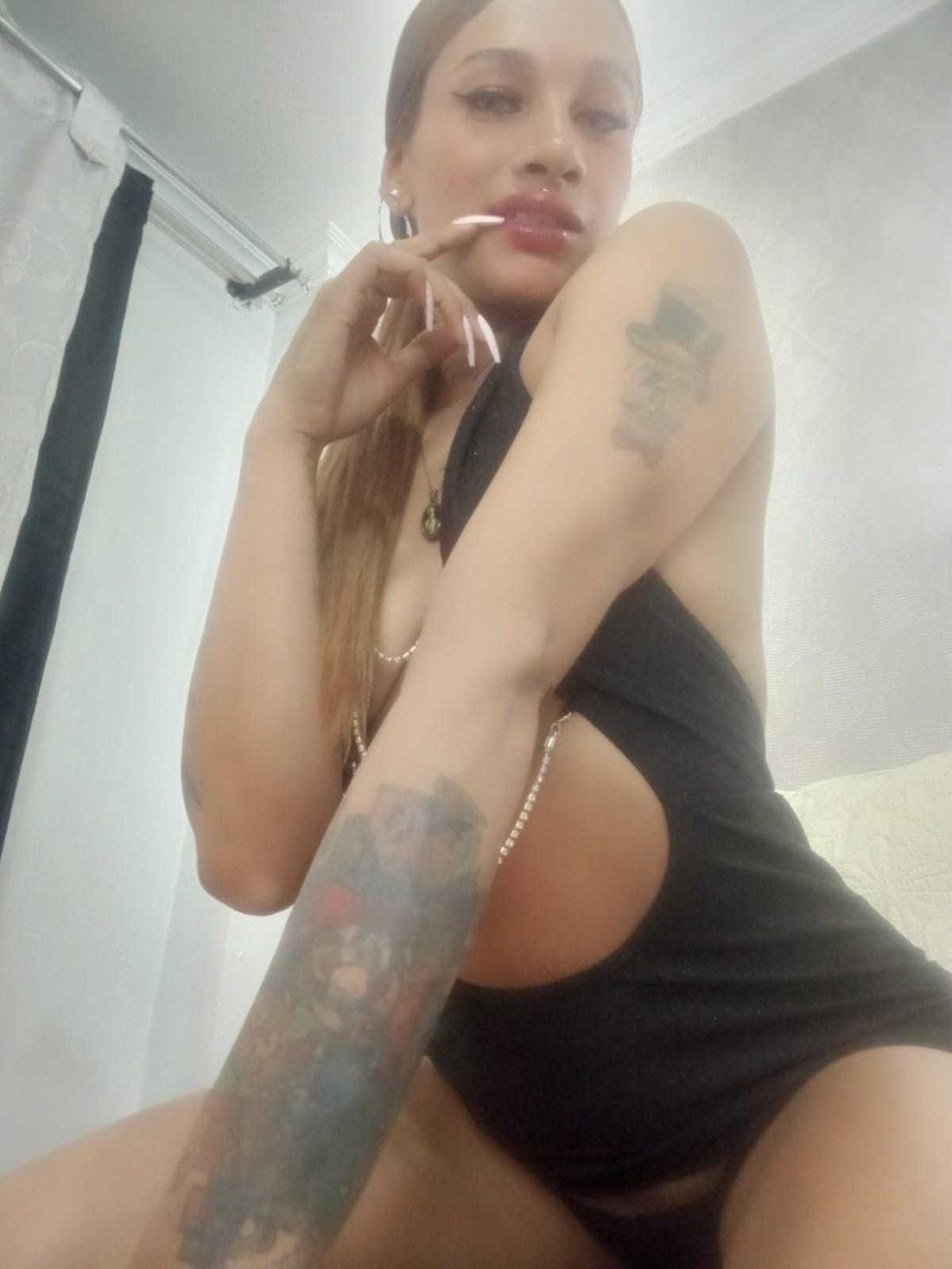 Image of cam model LiahValencia from XloveCam