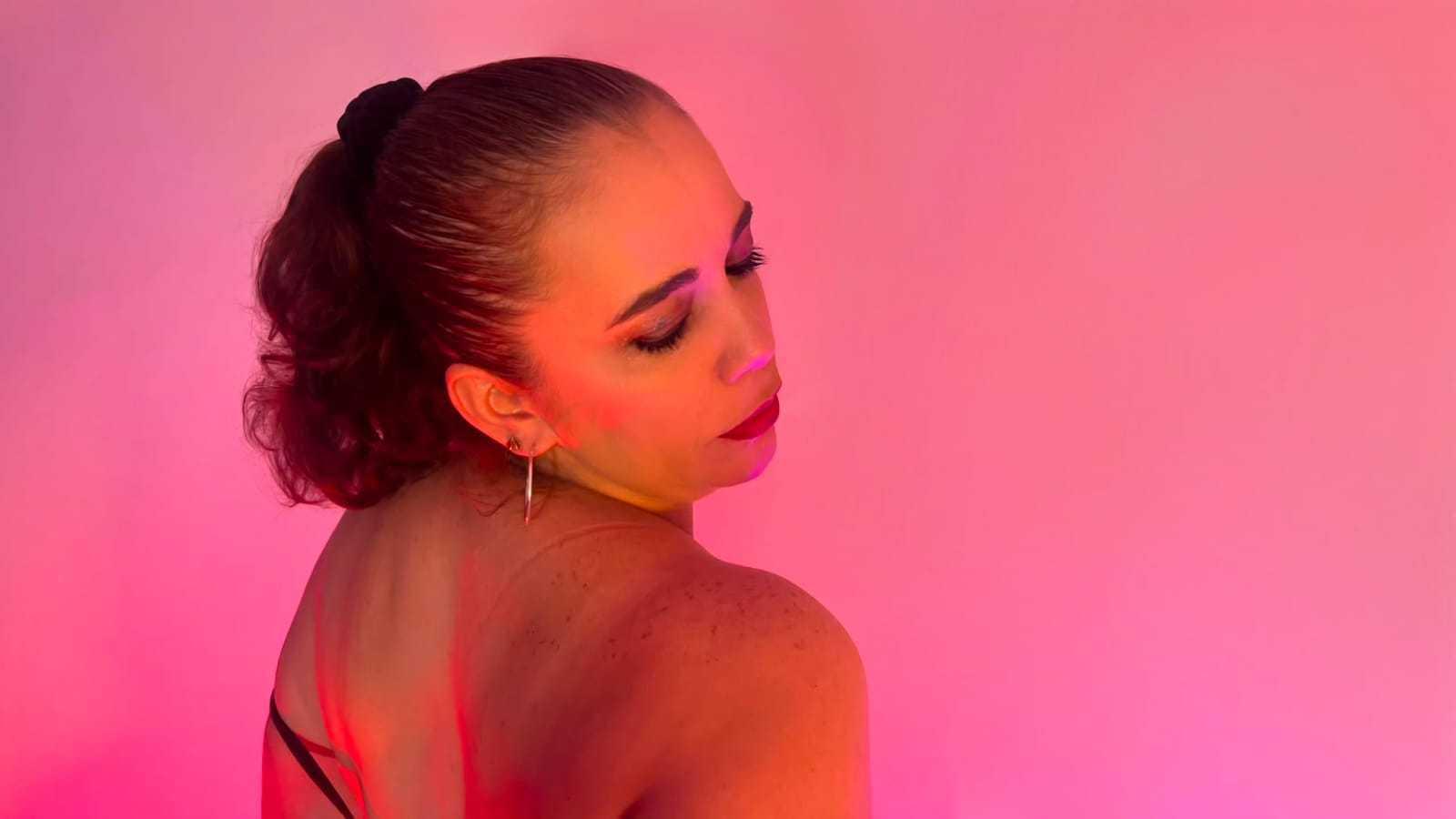 Image of cam model MirandaDelacroix from XloveCam