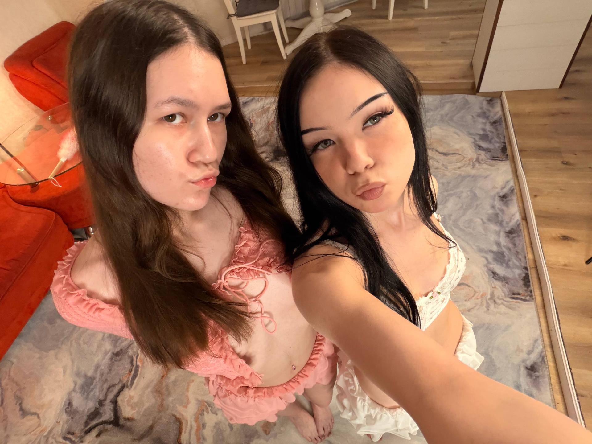 Image of cam model LornaAndGerry from XloveCam