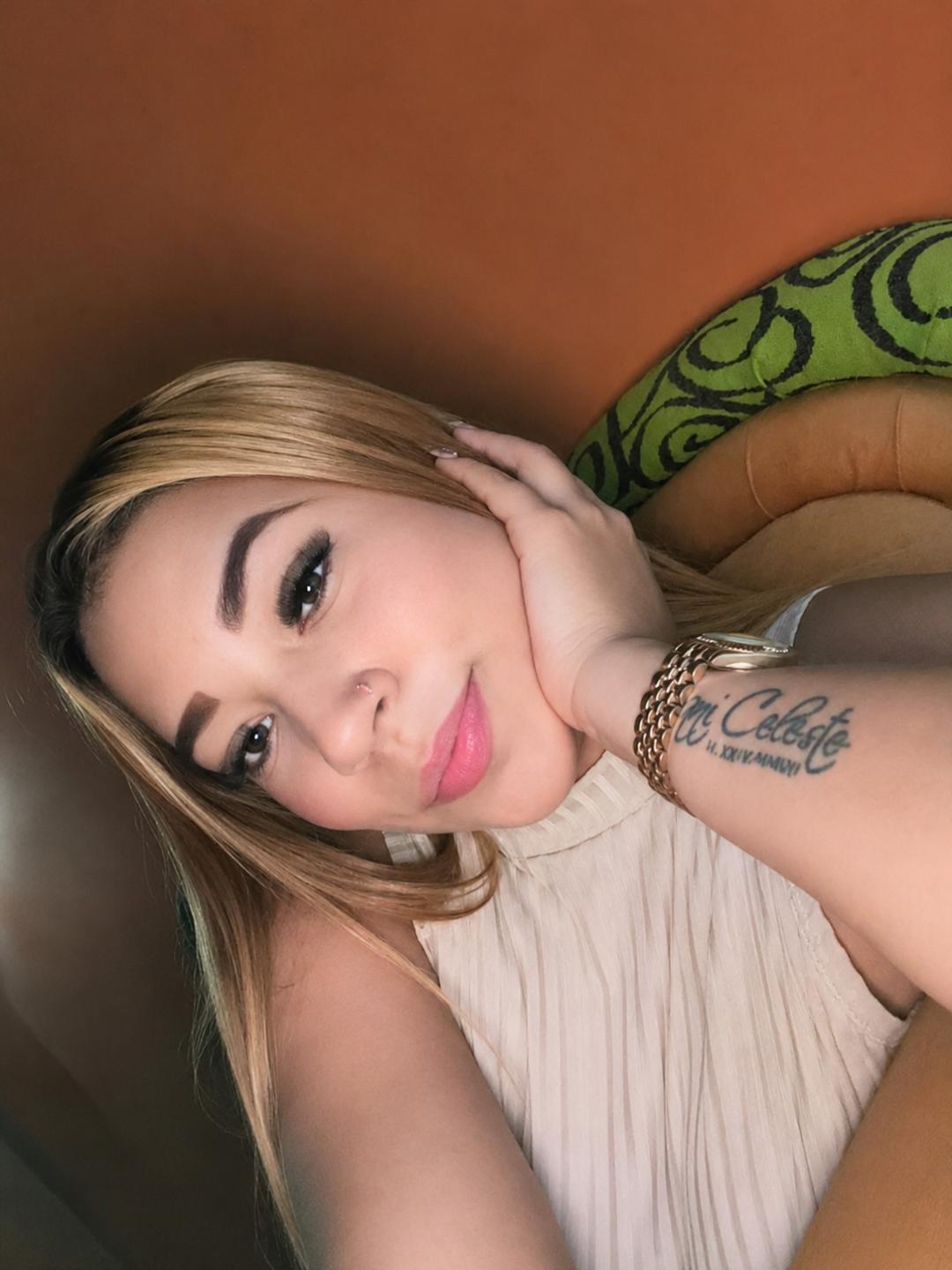 Image of cam model AishaSaint from XloveCam