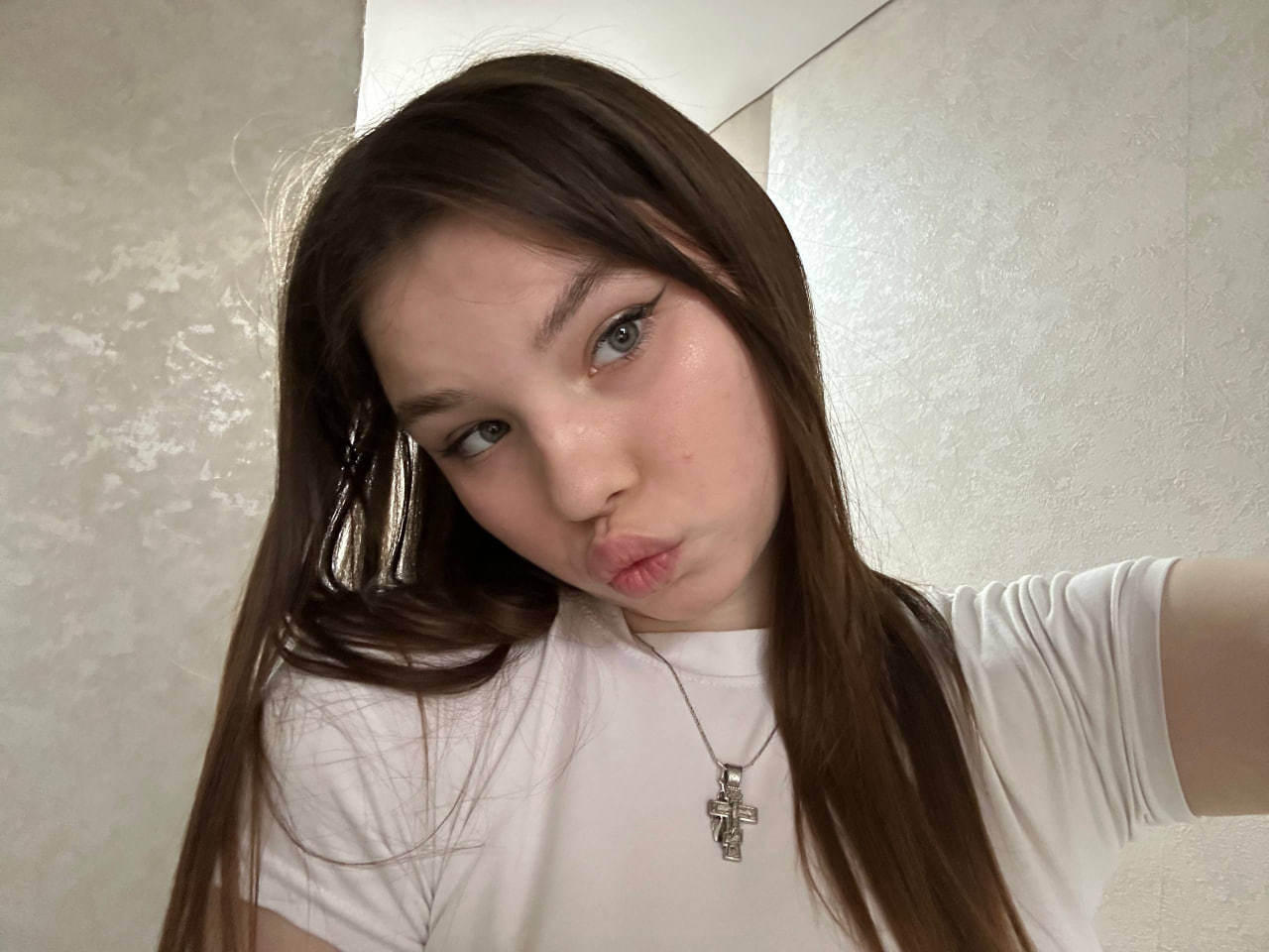 Image of cam model ClementinaSwantek from XloveCam