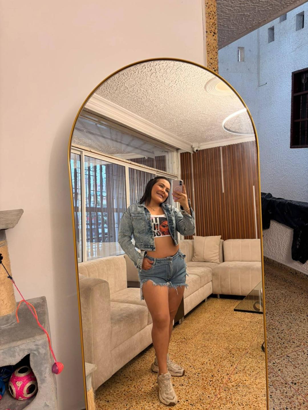 Image of cam model AntonelaVega from XloveCam