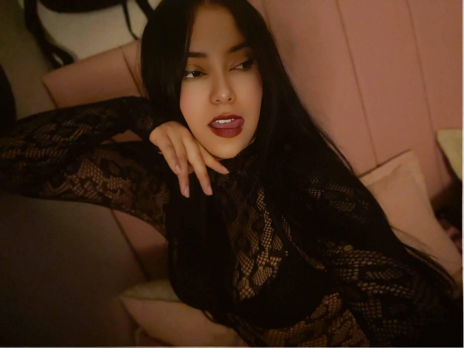 Image of cam model IsabellaCutte from XloveCam