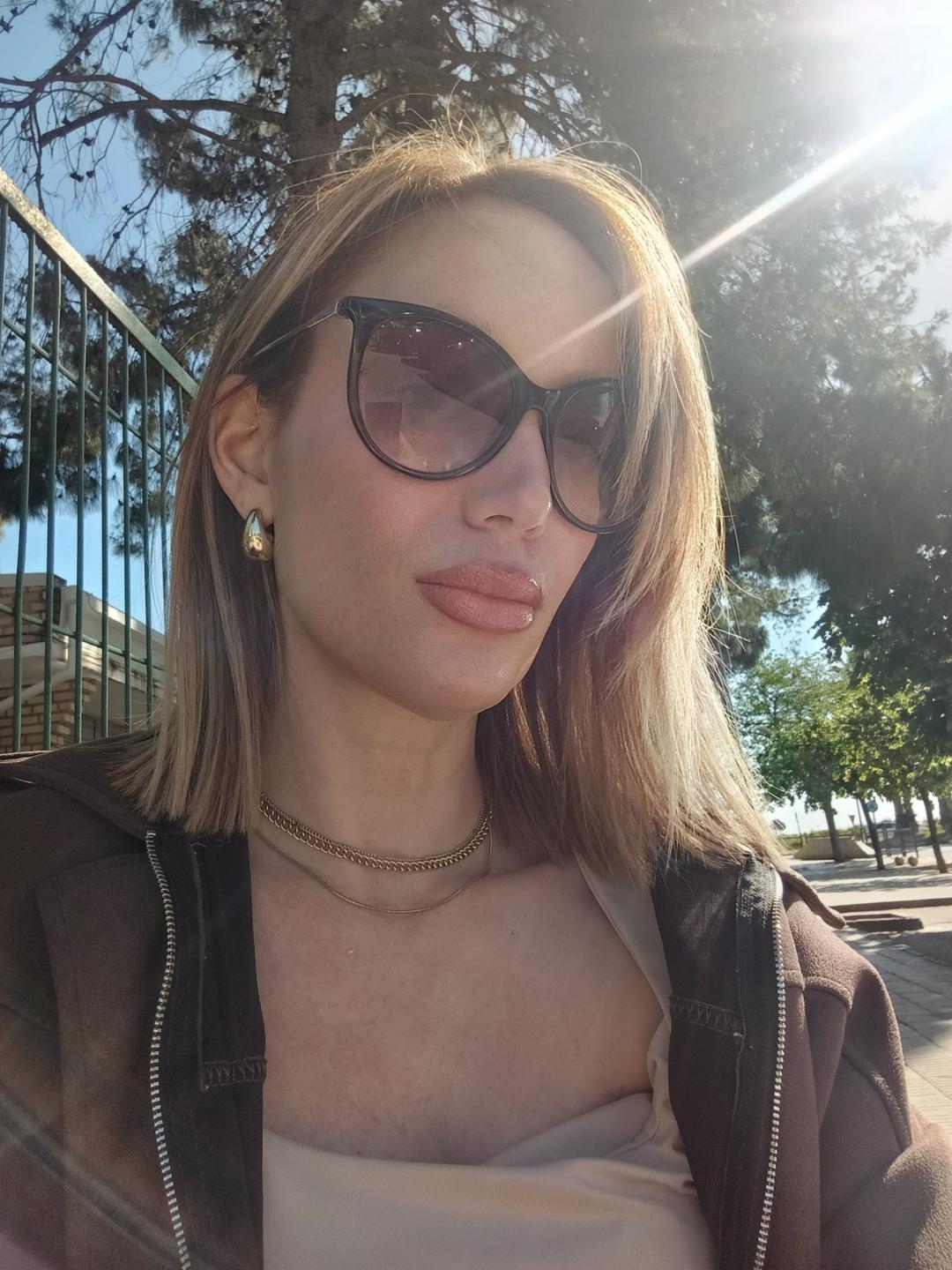 Image of cam model MissFrenchy from XloveCam