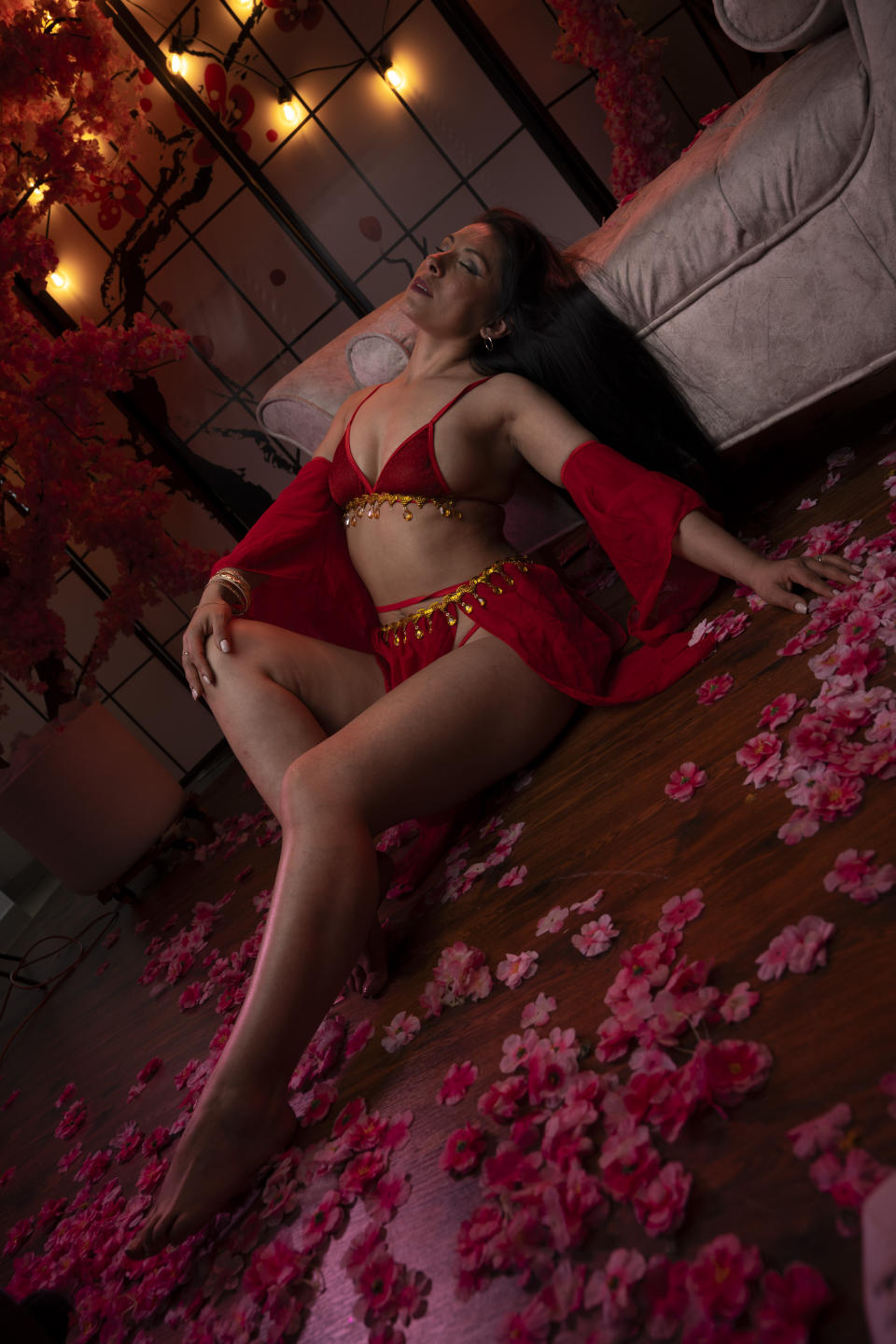 Image of cam model EllaRousse from XloveCam
