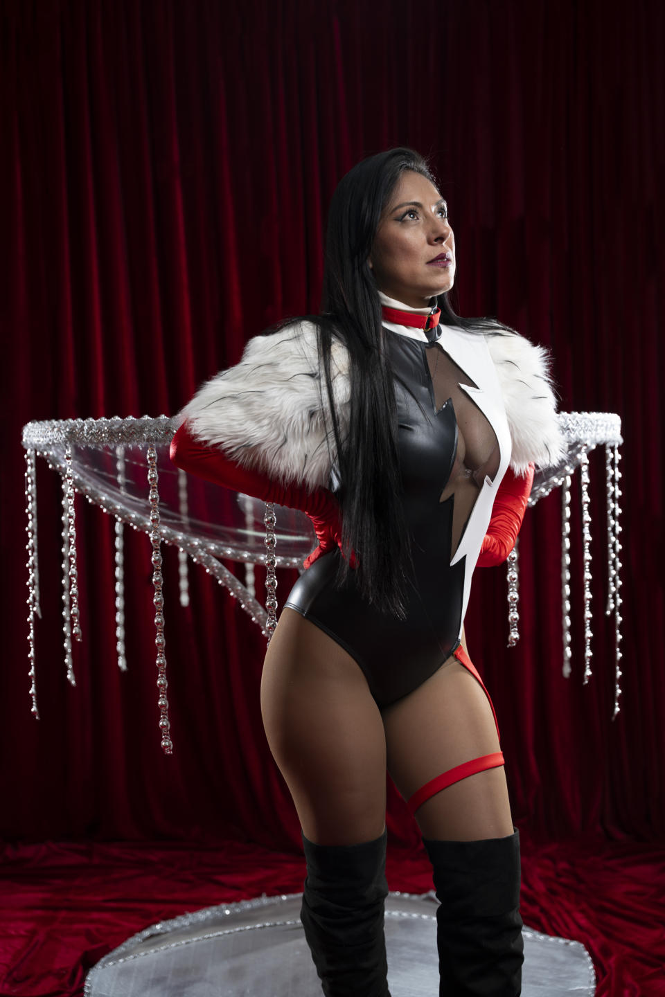 Image of cam model EllaRousse from XloveCam