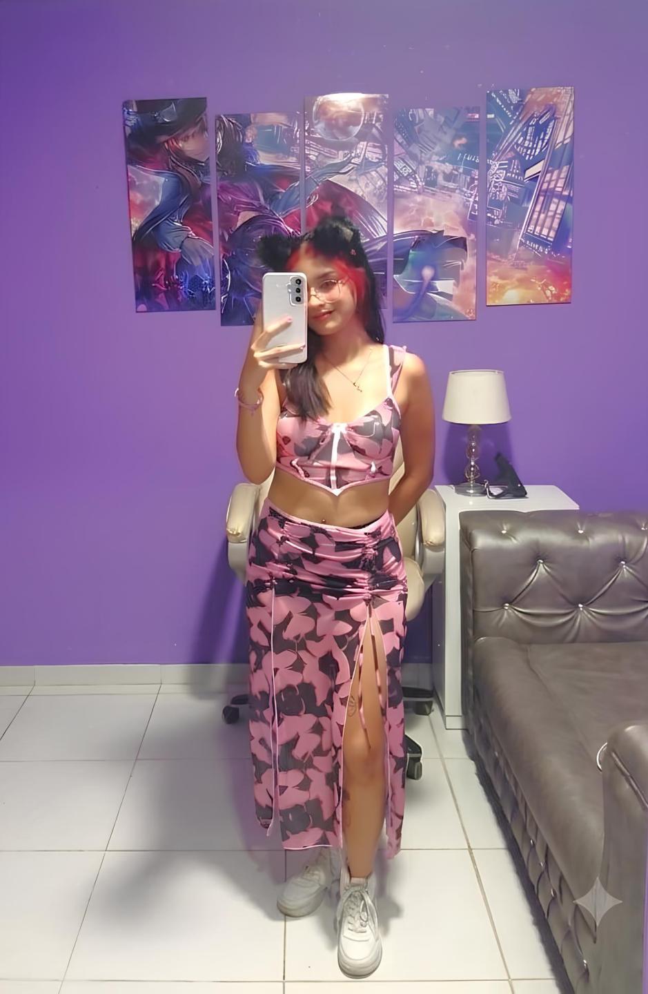Image of cam model AriaRosel from XloveCam