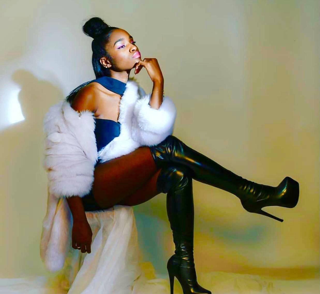 Image of cam model JuicyyEbony (JuicyyMelanin, SugarAndSpiceX) from XloveCam