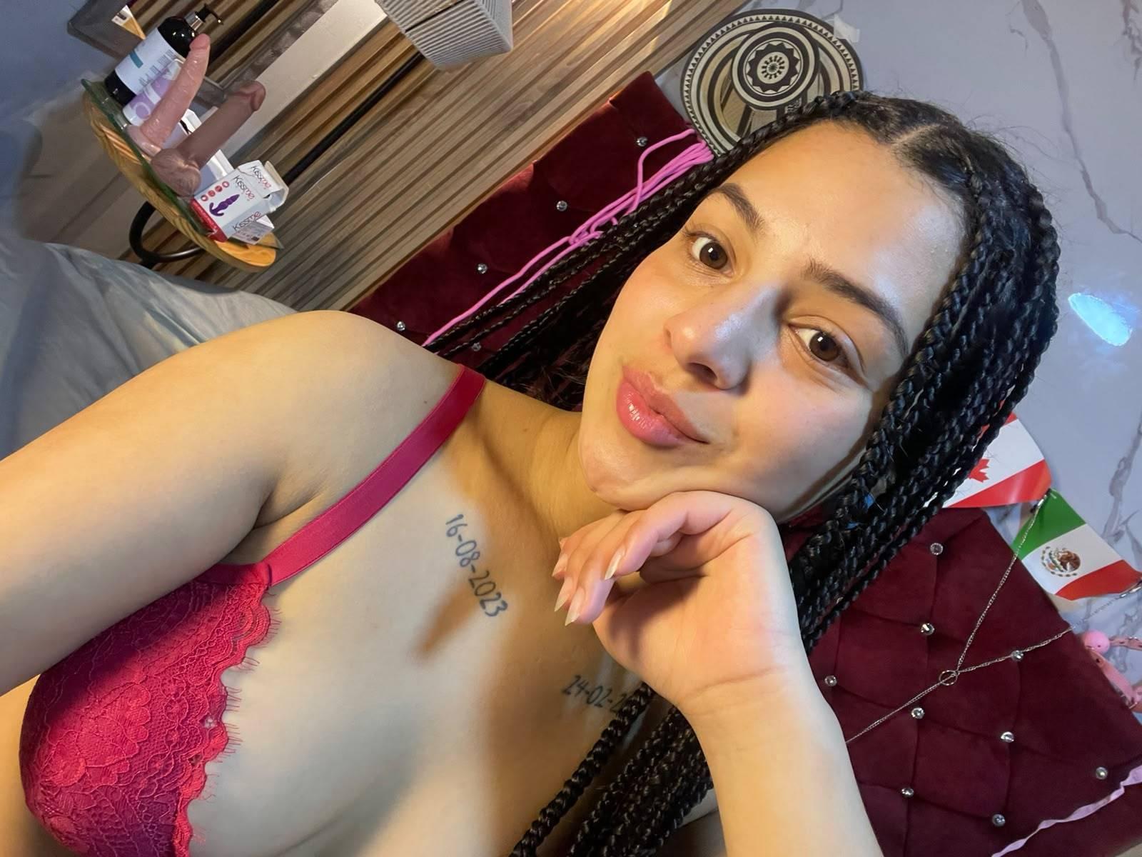 Image of cam model LonxEva from XloveCam