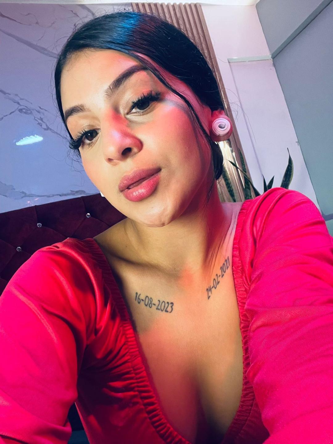 Image of cam model LonxEva from XloveCam